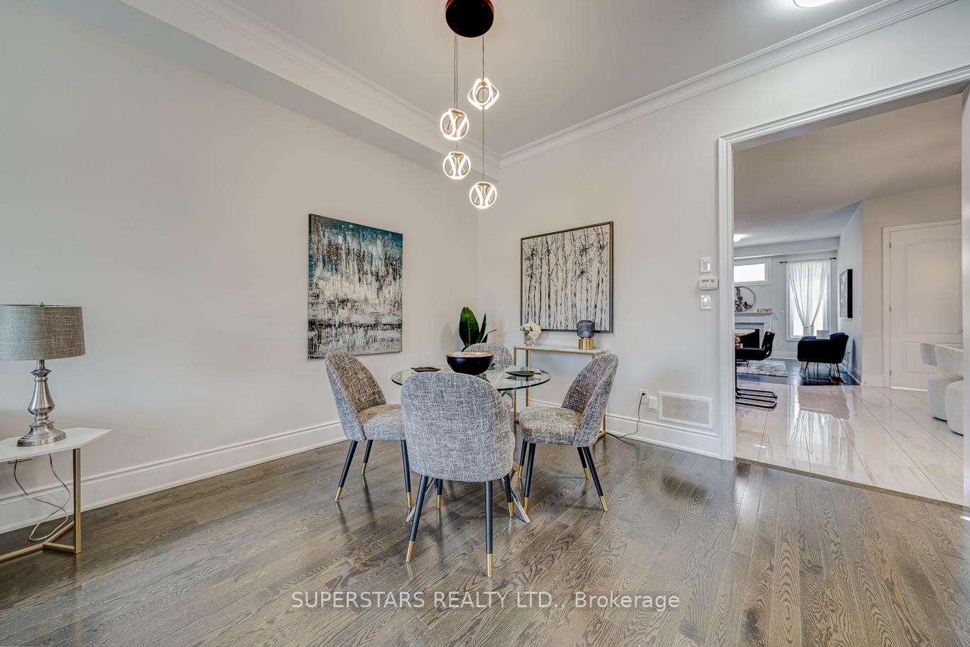 Photo 4 of 236 Paradelle Drive, Richmond Hill, Oak Ridges Lake Wilcox — HOMEH