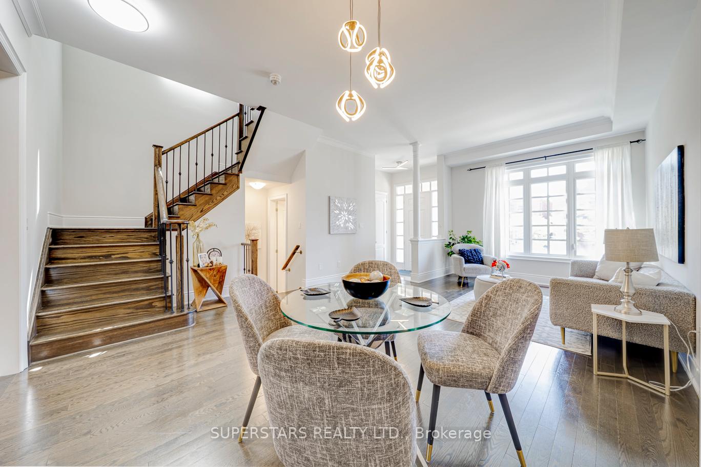 Photo 5 of 236 Paradelle Drive, Richmond Hill, Oak Ridges Lake Wilcox — HOMEH