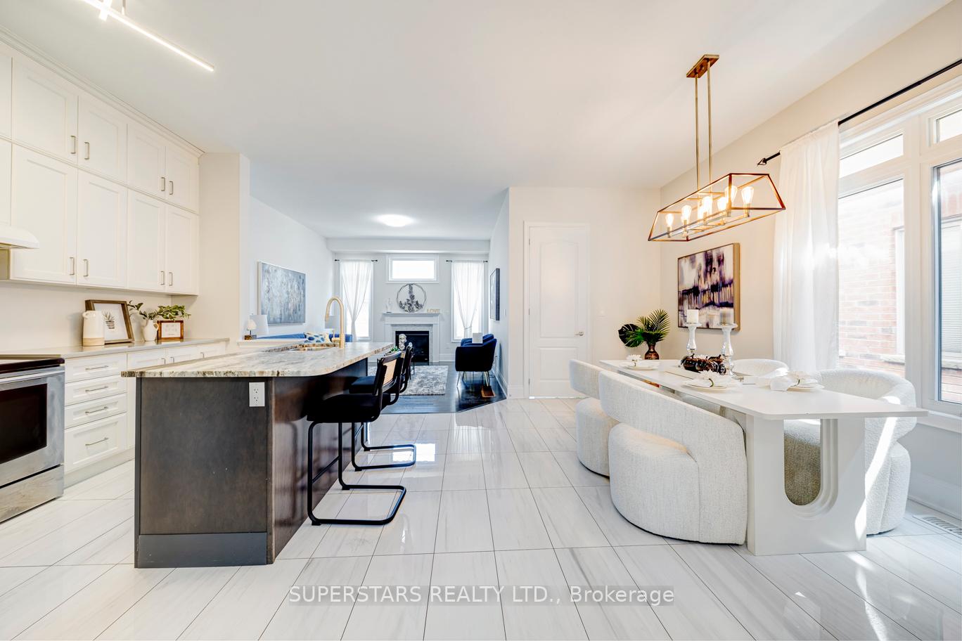 Photo 6 of 236 Paradelle Drive, Richmond Hill, Oak Ridges Lake Wilcox — HOMEH