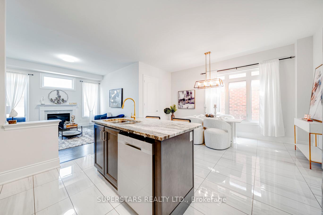 Photo 9 of 236 Paradelle Drive, Richmond Hill, Oak Ridges Lake Wilcox — HOMEH
