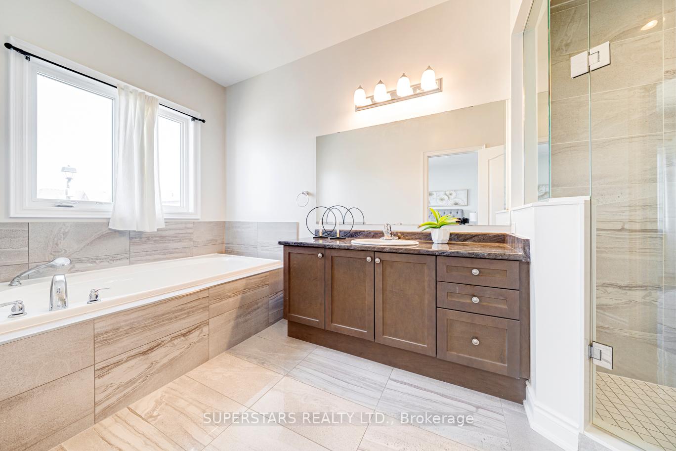 Photo 18 of 236 Paradelle Drive, Richmond Hill, Oak Ridges Lake Wilcox — HOMEH