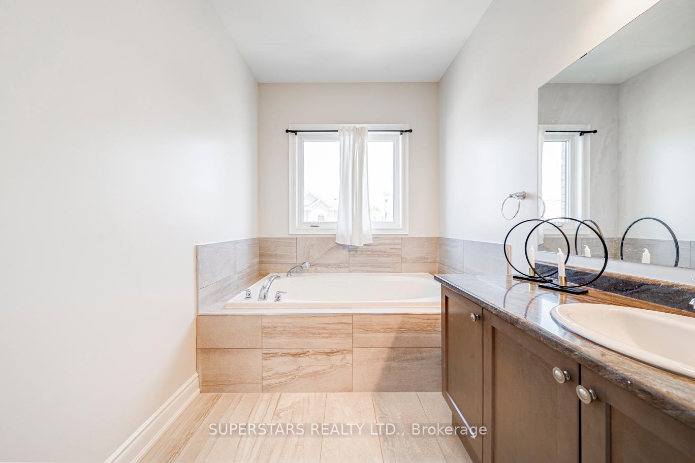 Photo 19 of 236 Paradelle Drive, Richmond Hill, Oak Ridges Lake Wilcox — HOMEH