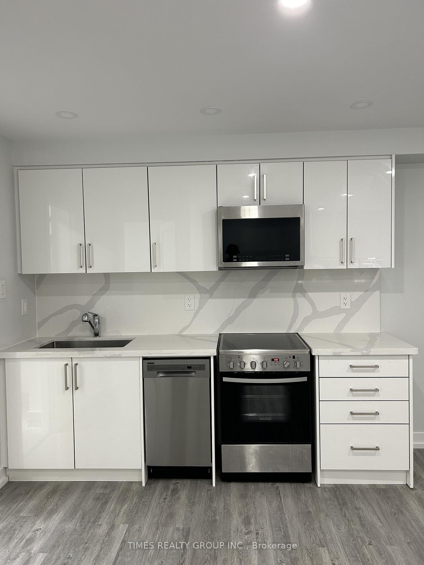 Photo 8 of Unit 401, 15 Walmer Road, Toronto, The Annex — HOMEH