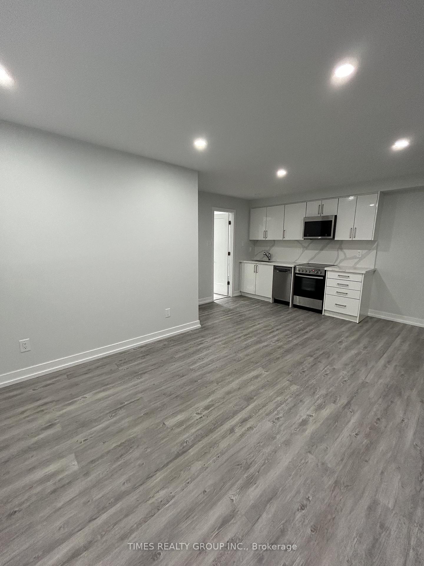 Photo 9 of Unit 401, 15 Walmer Road, Toronto, The Annex — HOMEH