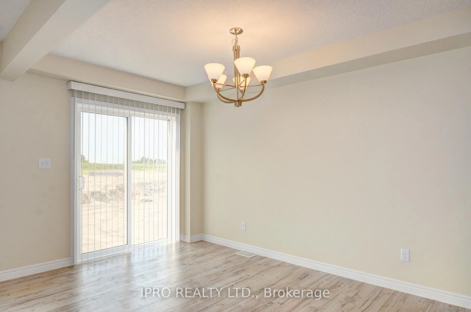 Photo 5 of 29 Arlington Parkway, Brant, Paris — HOMEH