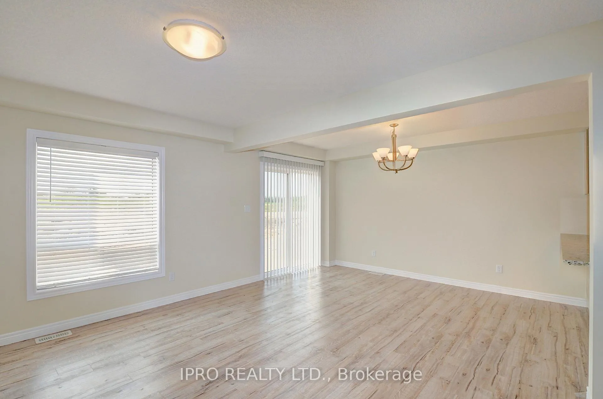 Photo 6 of 29 Arlington Parkway, Brant, Paris — HOMEH