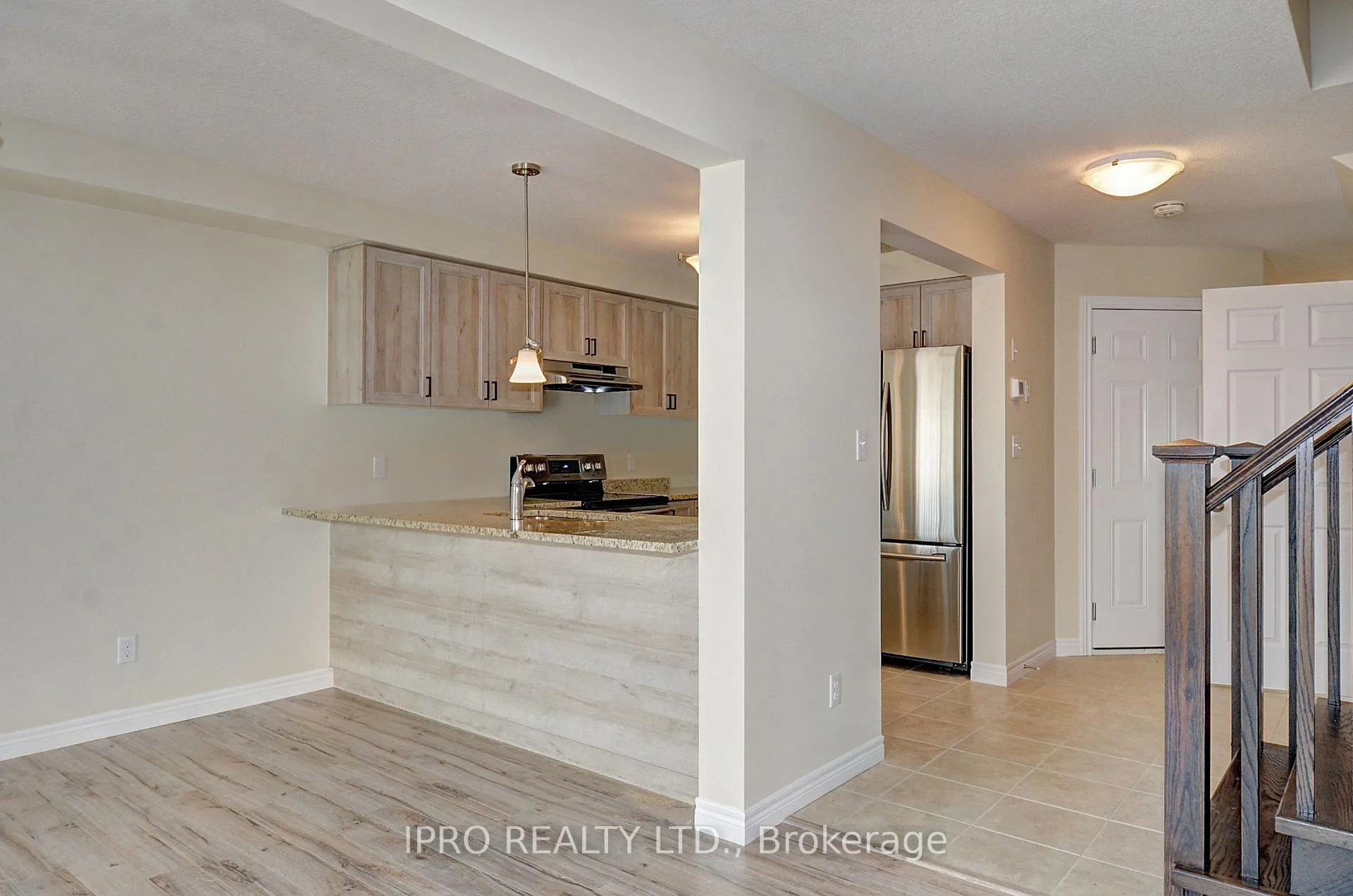 Photo 7 of 29 Arlington Parkway, Brant, Paris — HOMEH