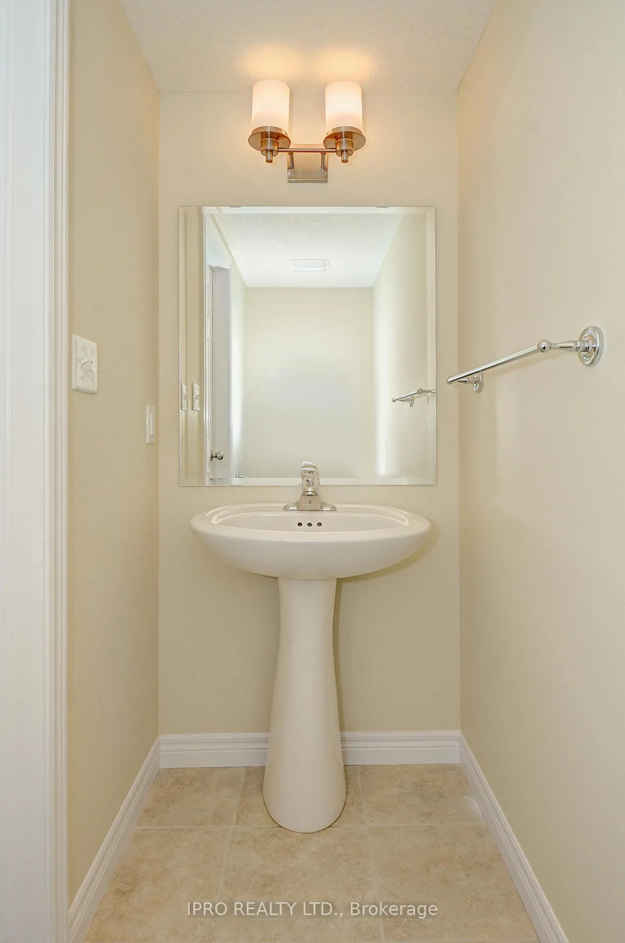 Photo 12 of 29 Arlington Parkway, Brant, Paris — HOMEH
