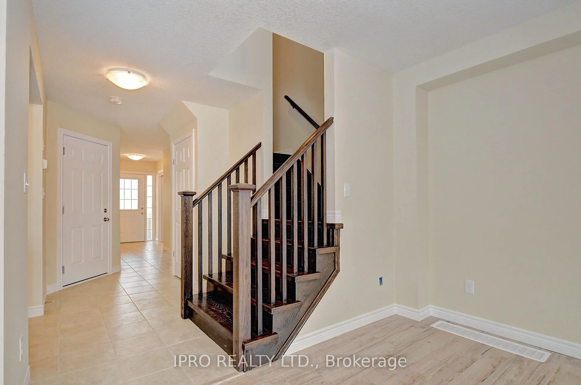 Photo 13 of 29 Arlington Parkway, Brant, Paris — HOMEH
