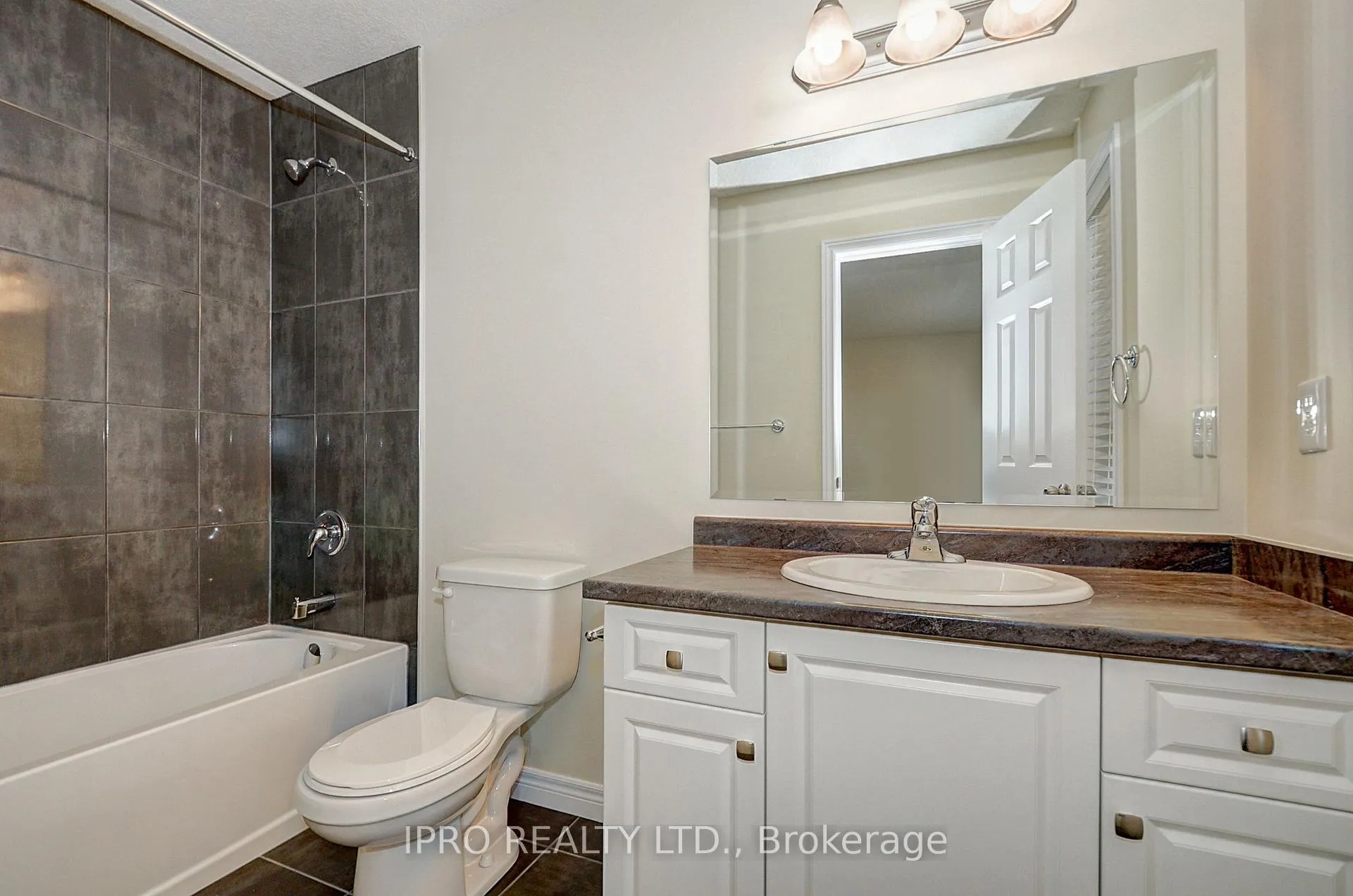 Photo 19 of 29 Arlington Parkway, Brant, Paris — HOMEH