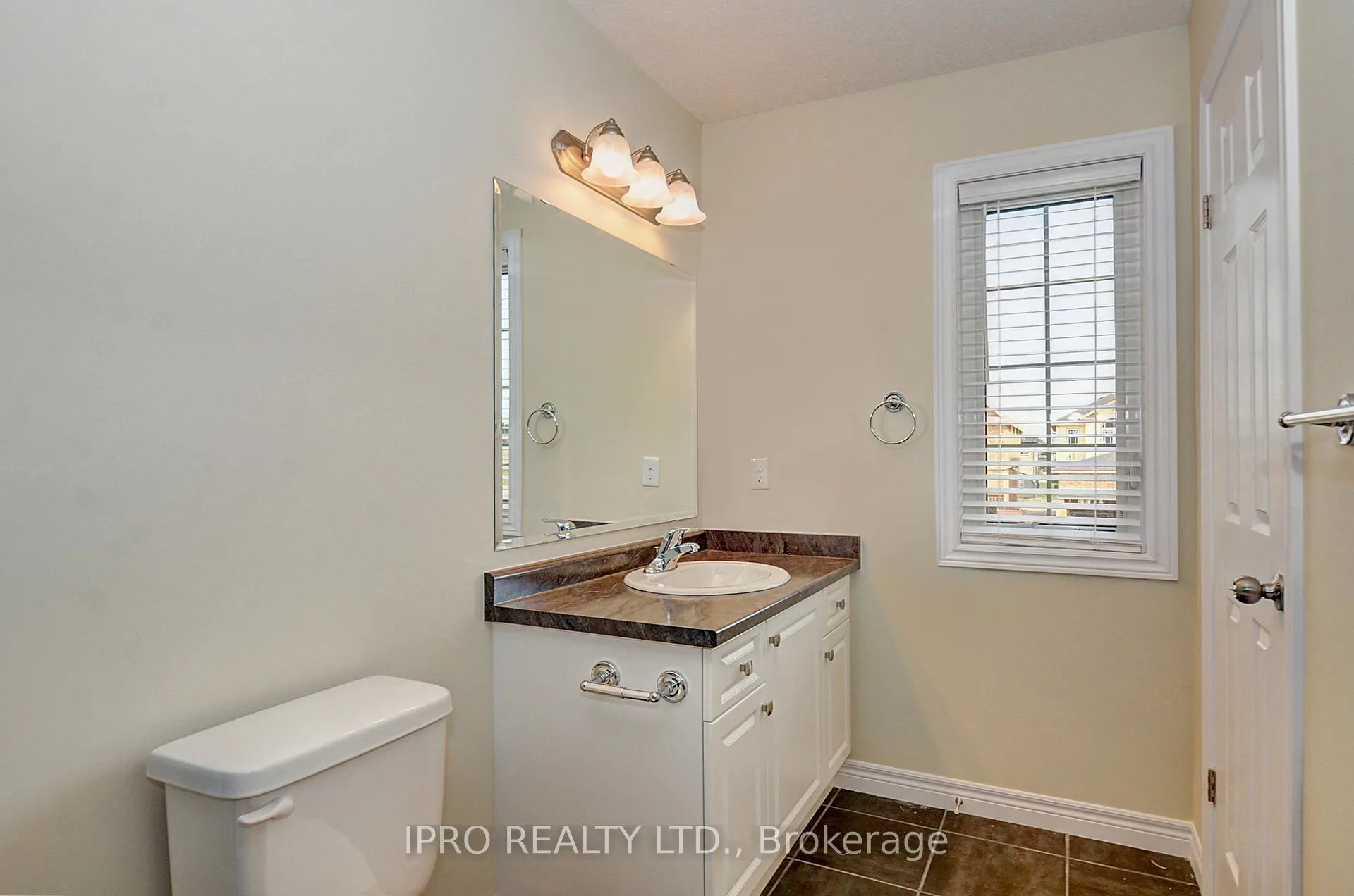 Photo 20 of 29 Arlington Parkway, Brant, Paris — HOMEH