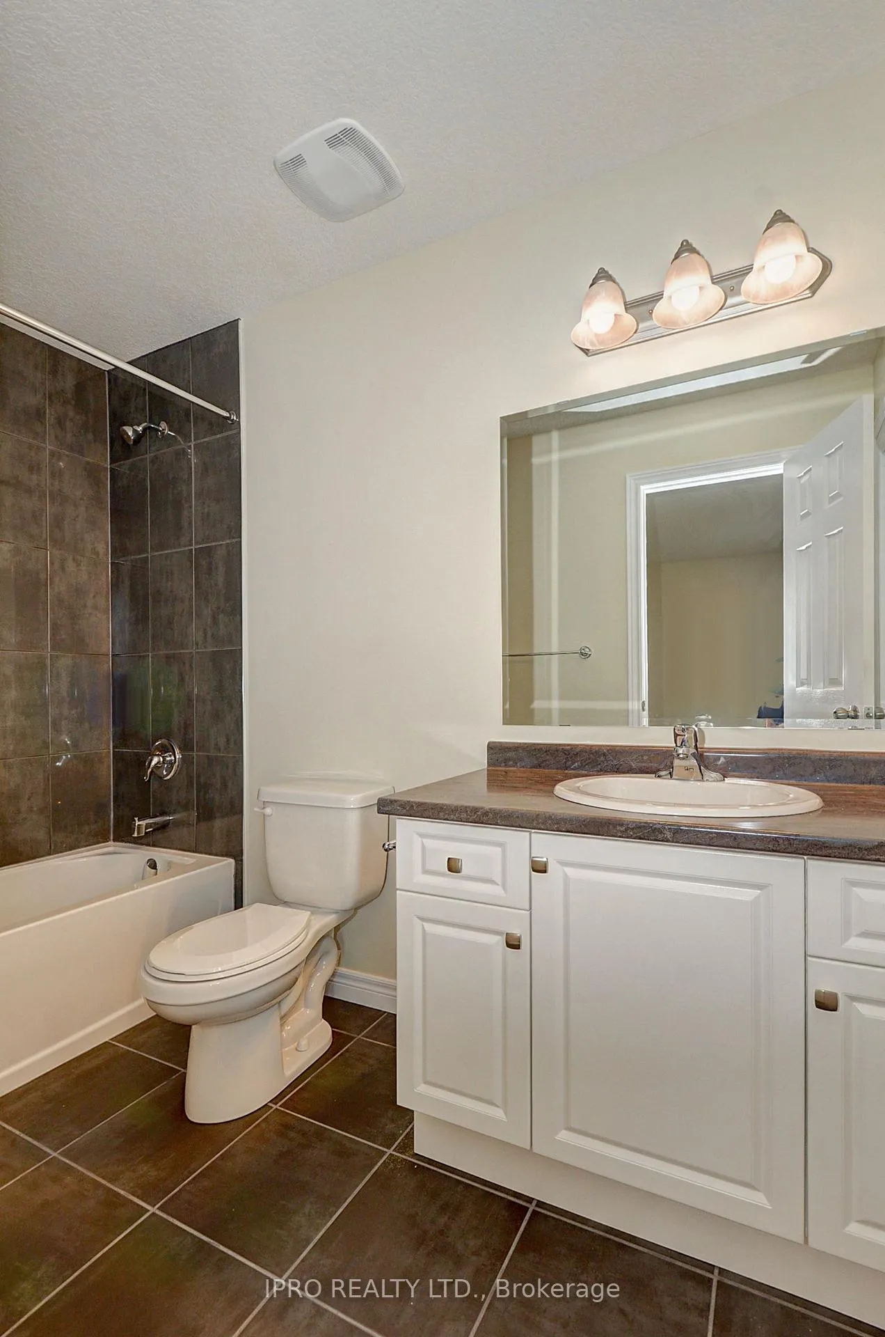 Photo 21 of 29 Arlington Parkway, Brant, Paris — HOMEH