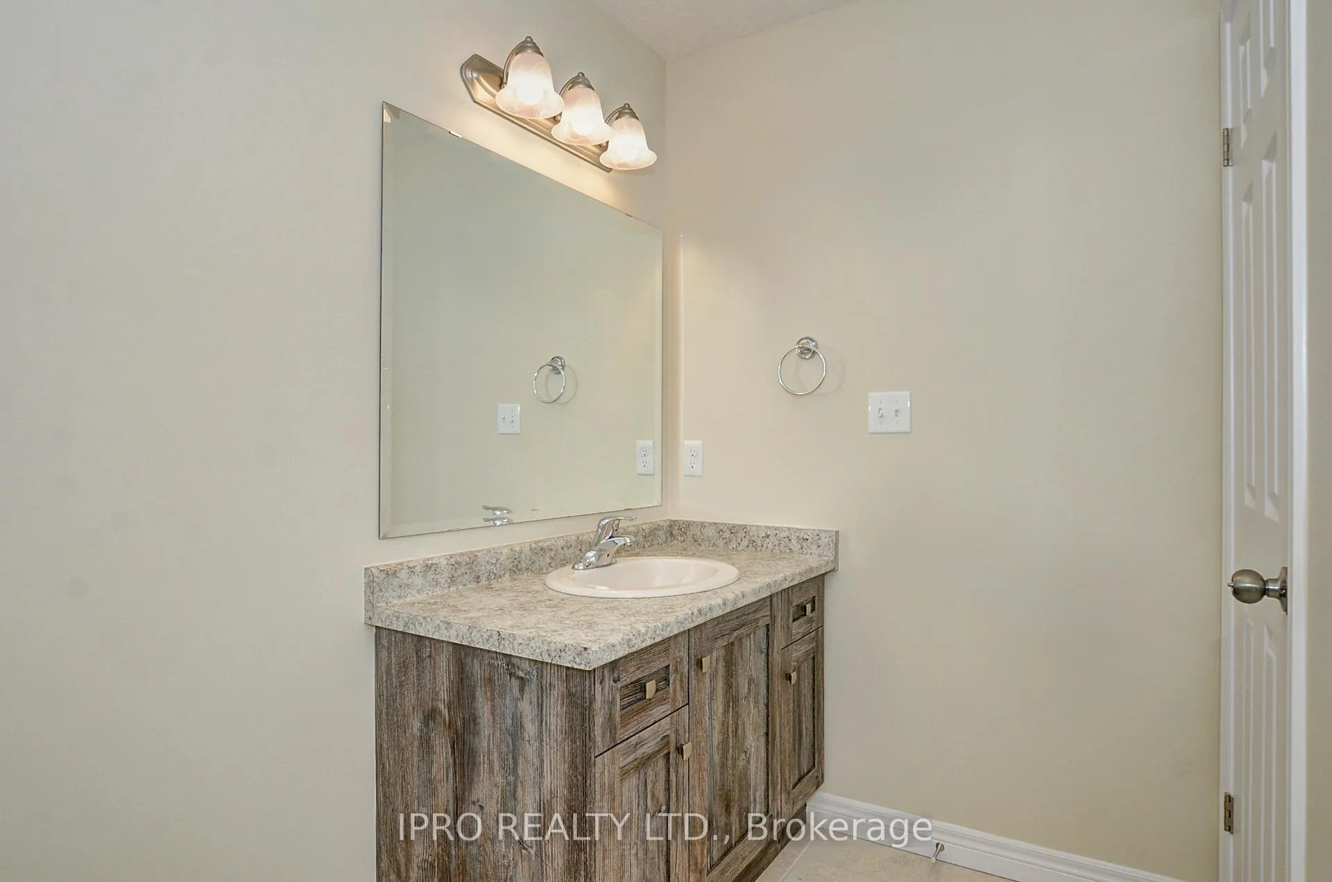 Photo 23 of 29 Arlington Parkway, Brant, Paris — HOMEH
