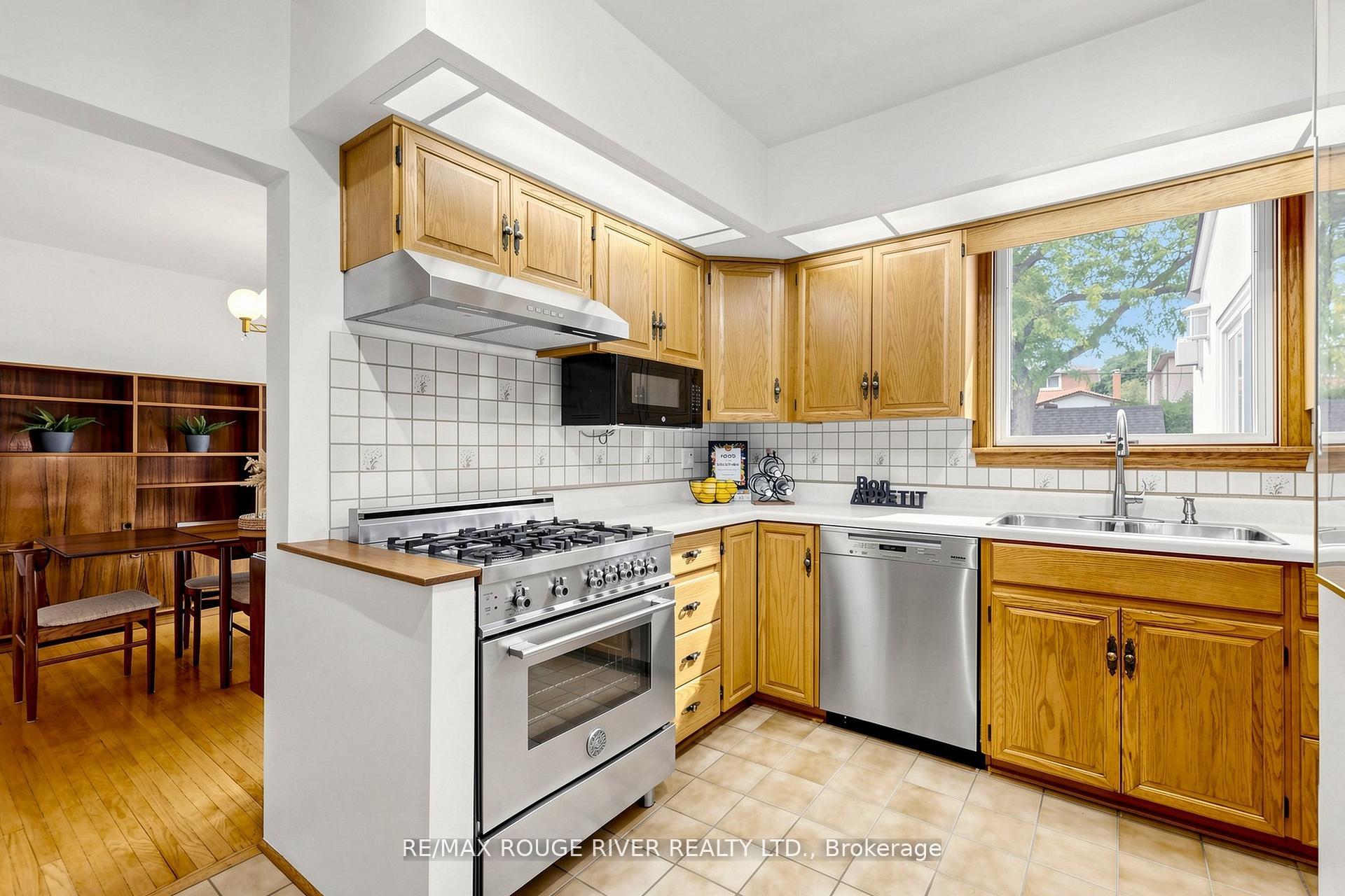 Photo 9 of 149 Brooklawn Avenue, Scarborough, Cliffcrest — HOMEH
