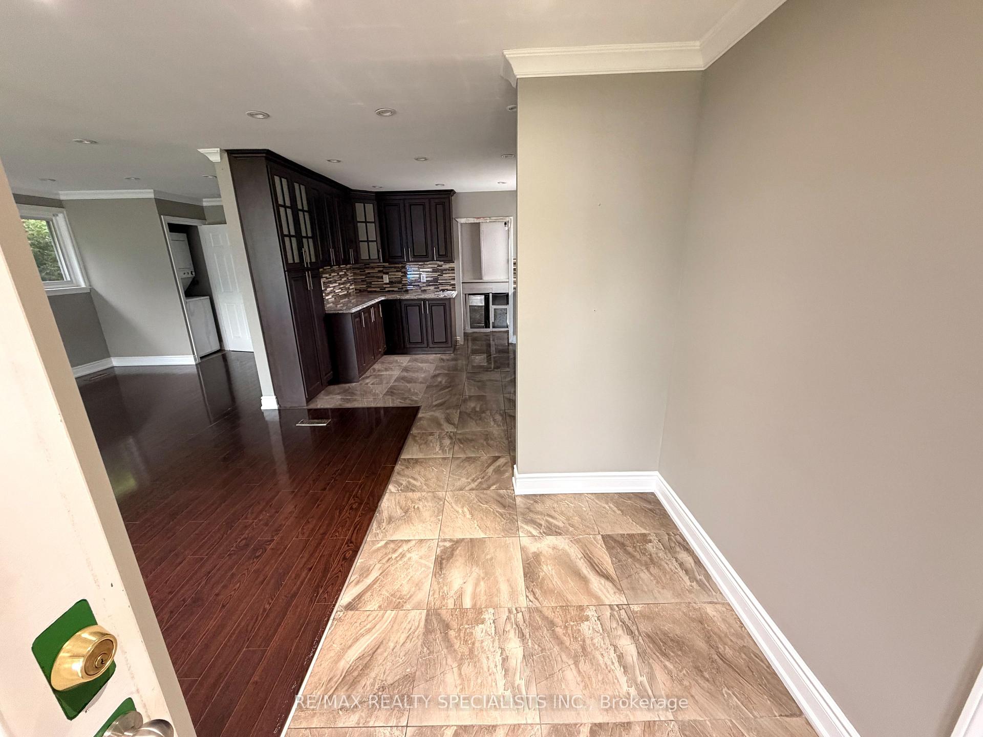 Photo 4 of 22 Beechwood Crescent, Brampton, Avondale — HOMEH