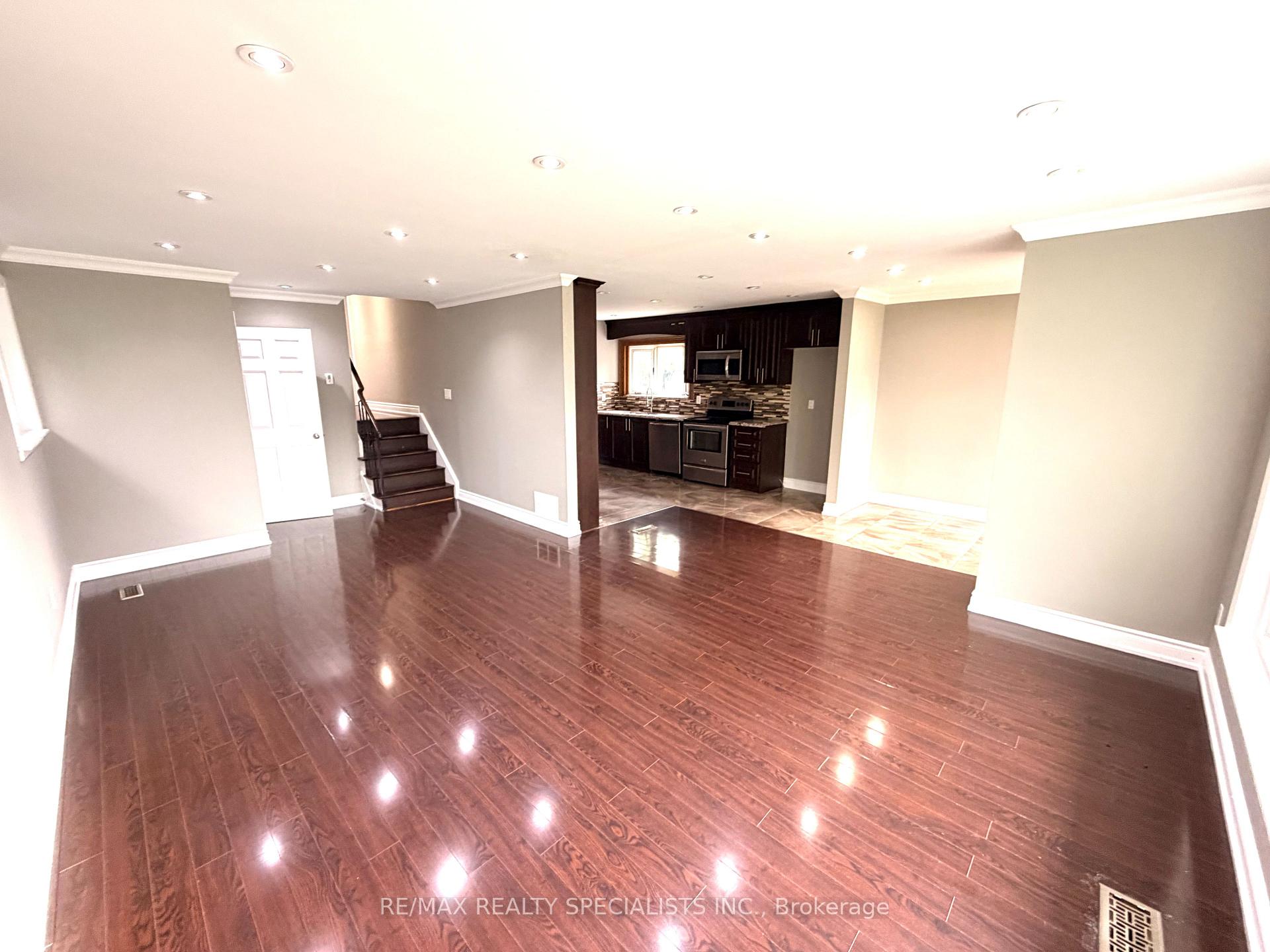 Photo 6 of 22 Beechwood Crescent, Brampton, Avondale — HOMEH