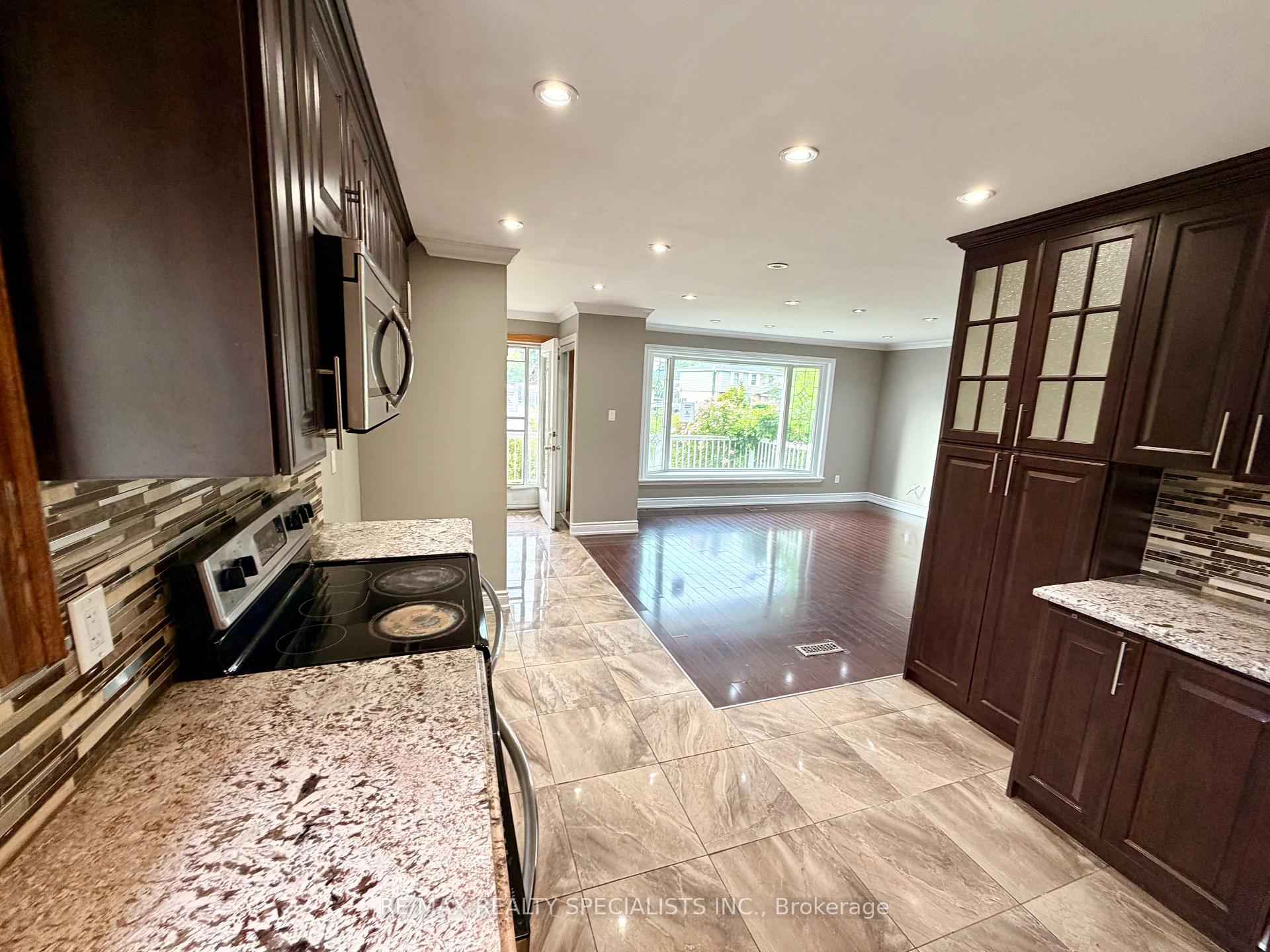 Photo 7 of 22 Beechwood Crescent, Brampton, Avondale — HOMEH
