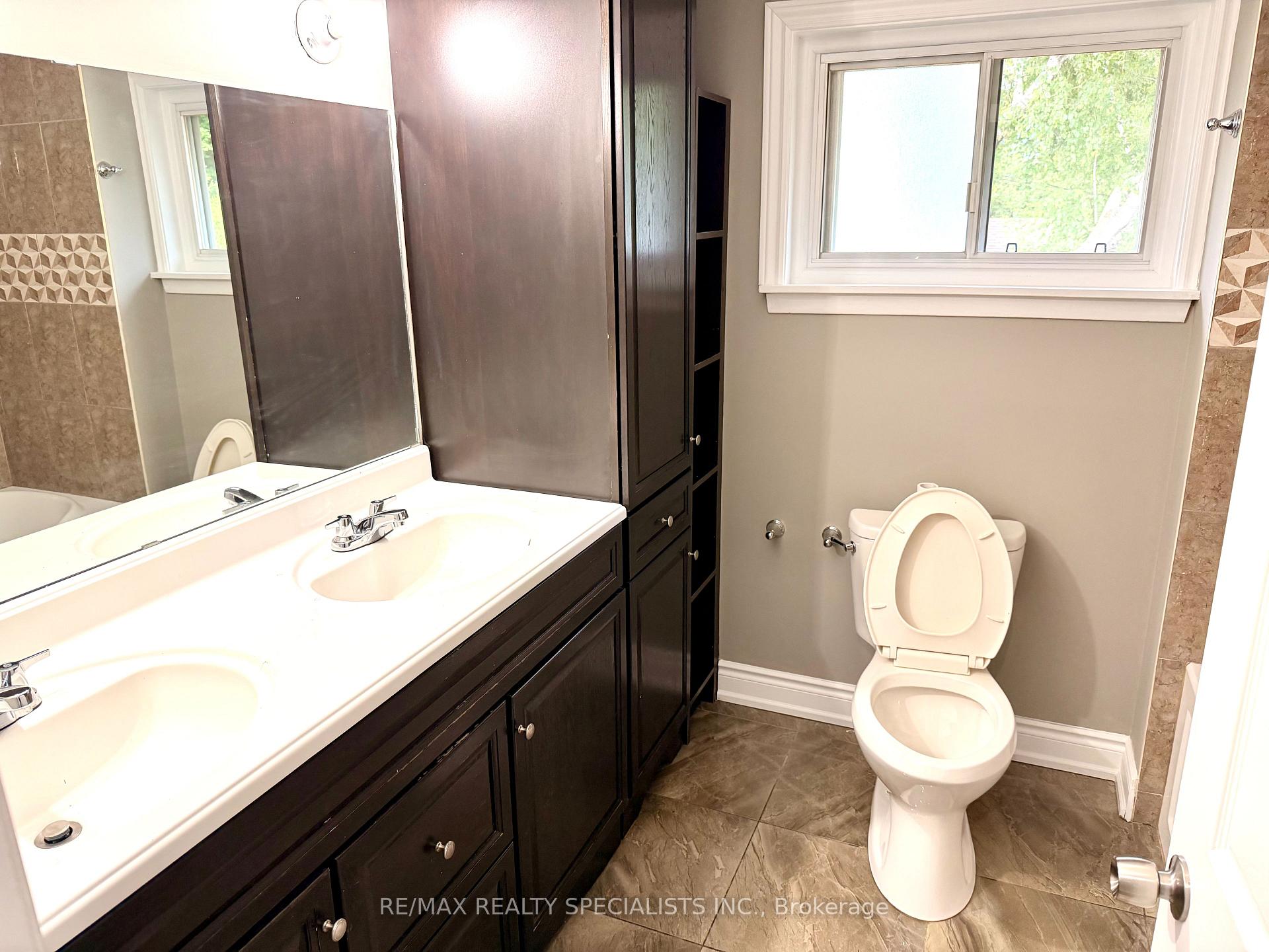 Photo 10 of 22 Beechwood Crescent, Brampton, Avondale — HOMEH