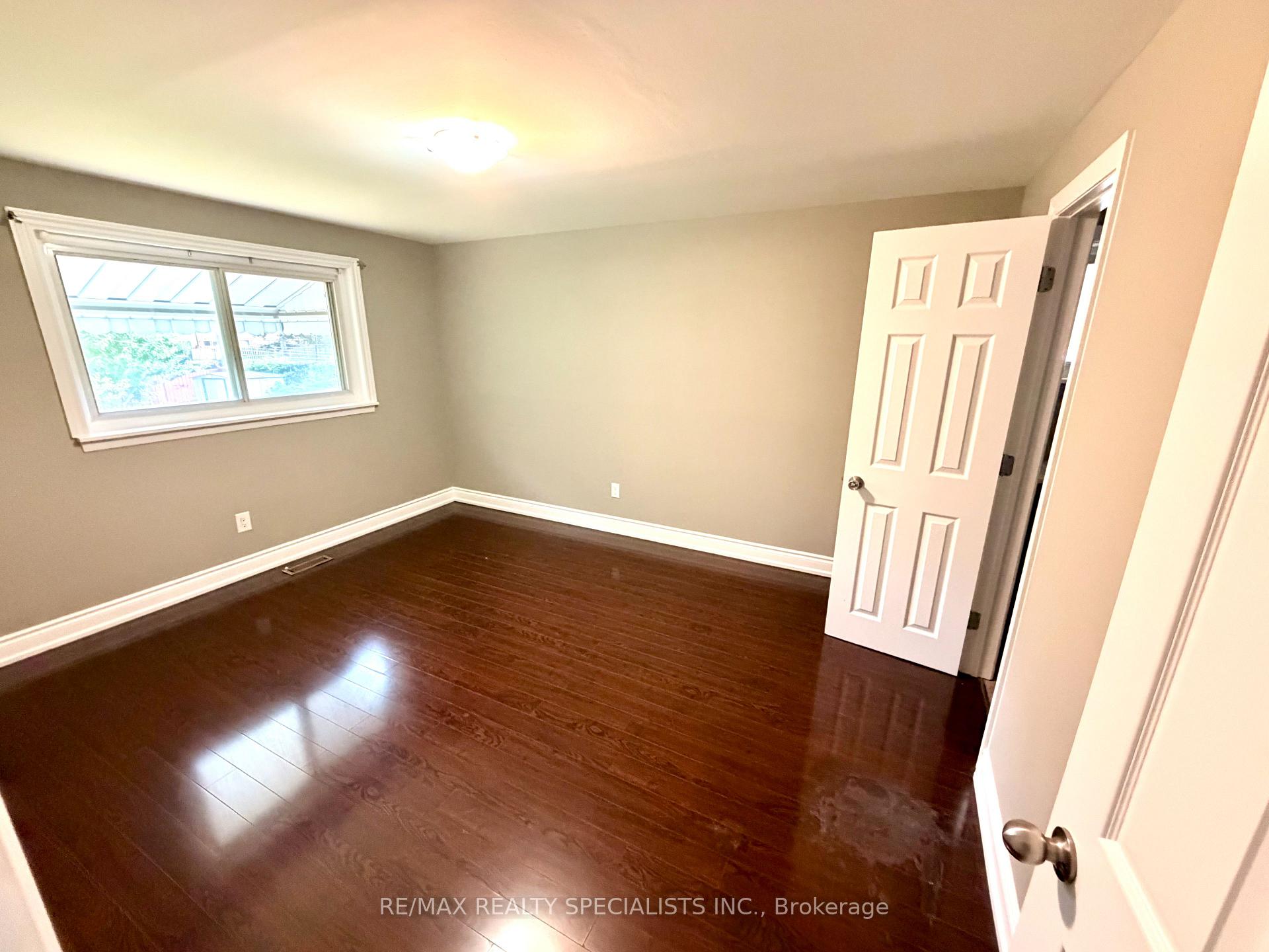 Photo 11 of 22 Beechwood Crescent, Brampton, Avondale — HOMEH