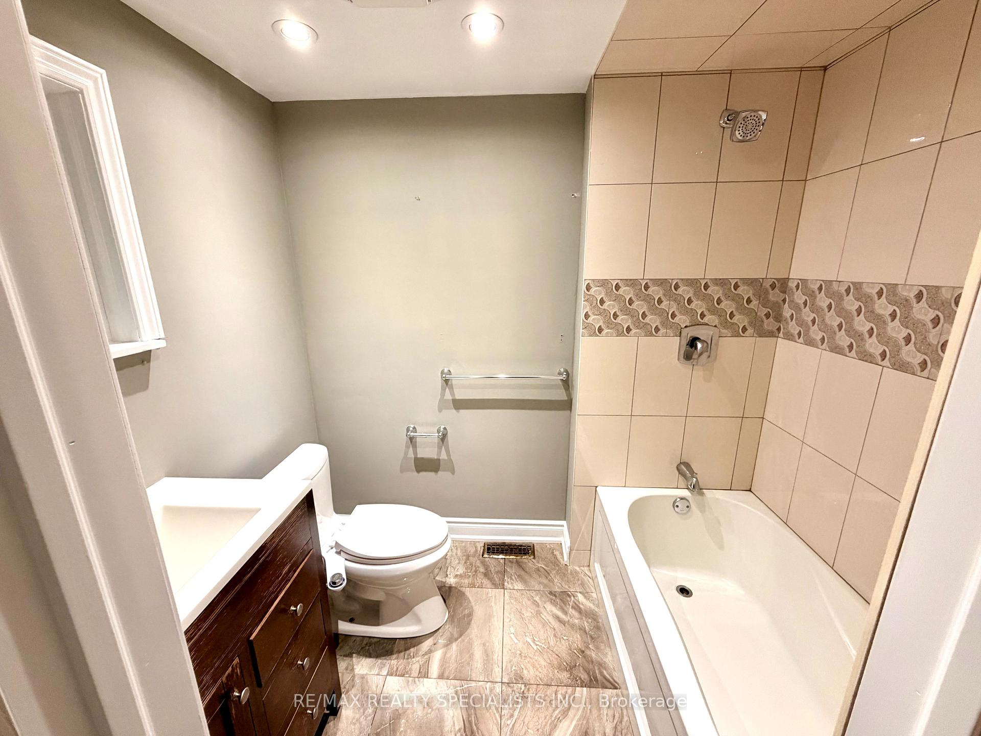 Photo 12 of 22 Beechwood Crescent, Brampton, Avondale — HOMEH