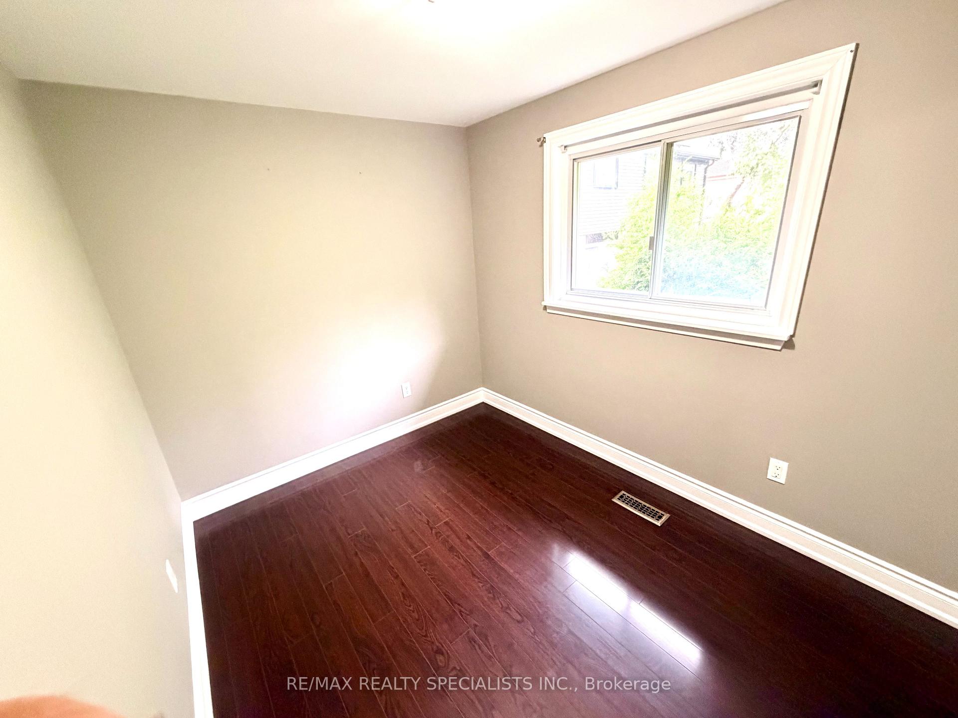 Photo 13 of 22 Beechwood Crescent, Brampton, Avondale — HOMEH