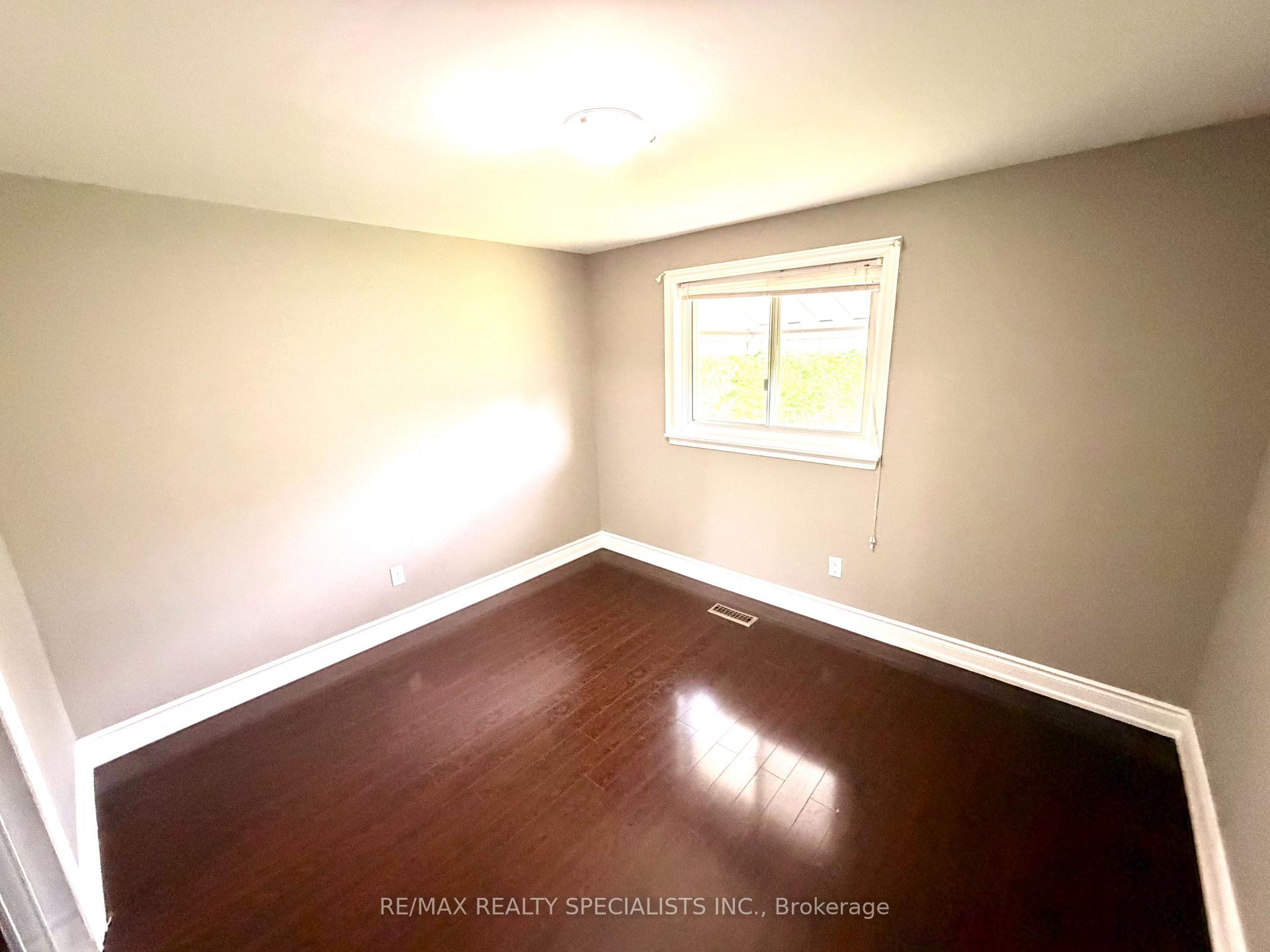 Photo 14 of 22 Beechwood Crescent, Brampton, Avondale — HOMEH