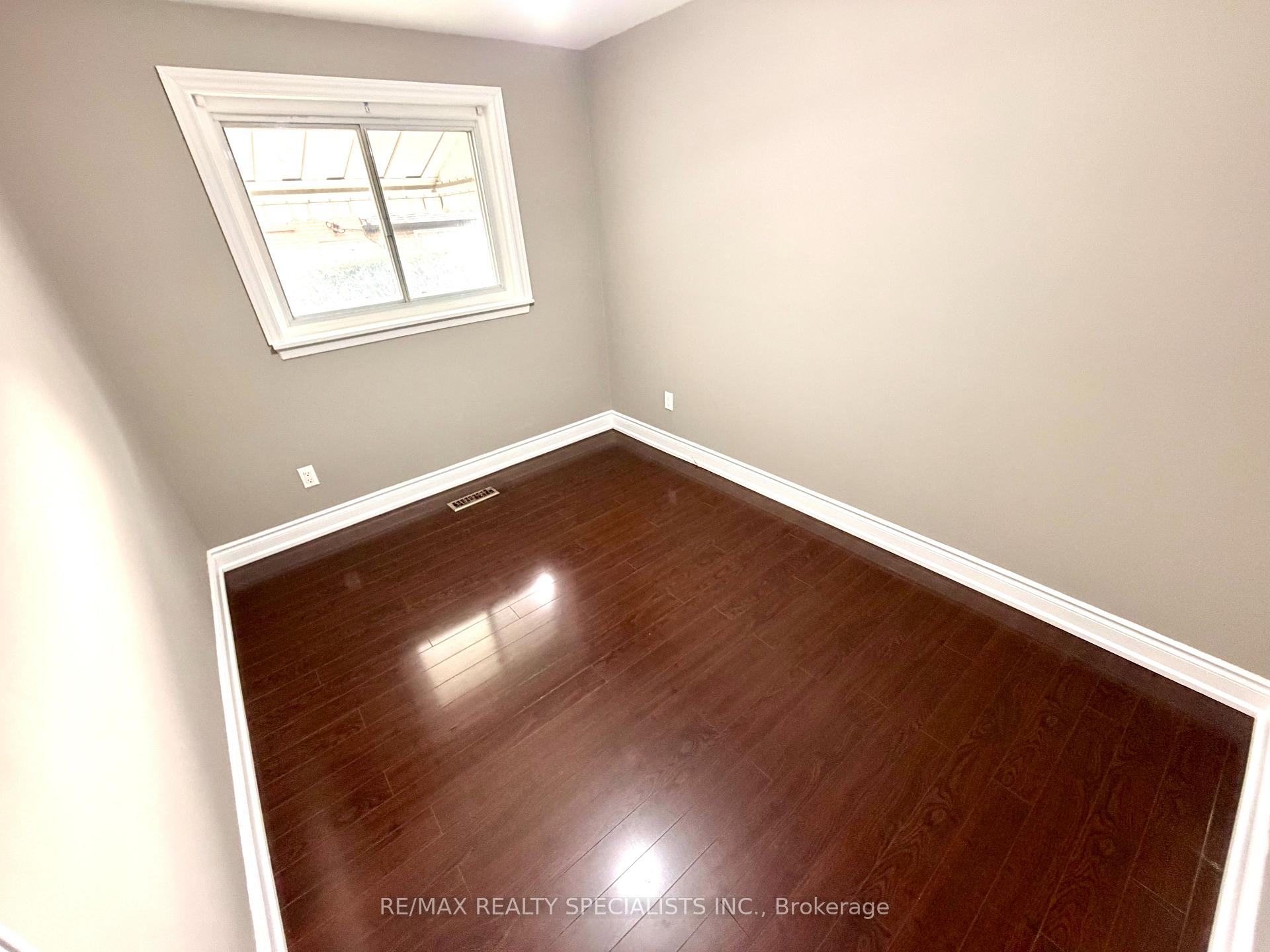Photo 15 of 22 Beechwood Crescent, Brampton, Avondale — HOMEH