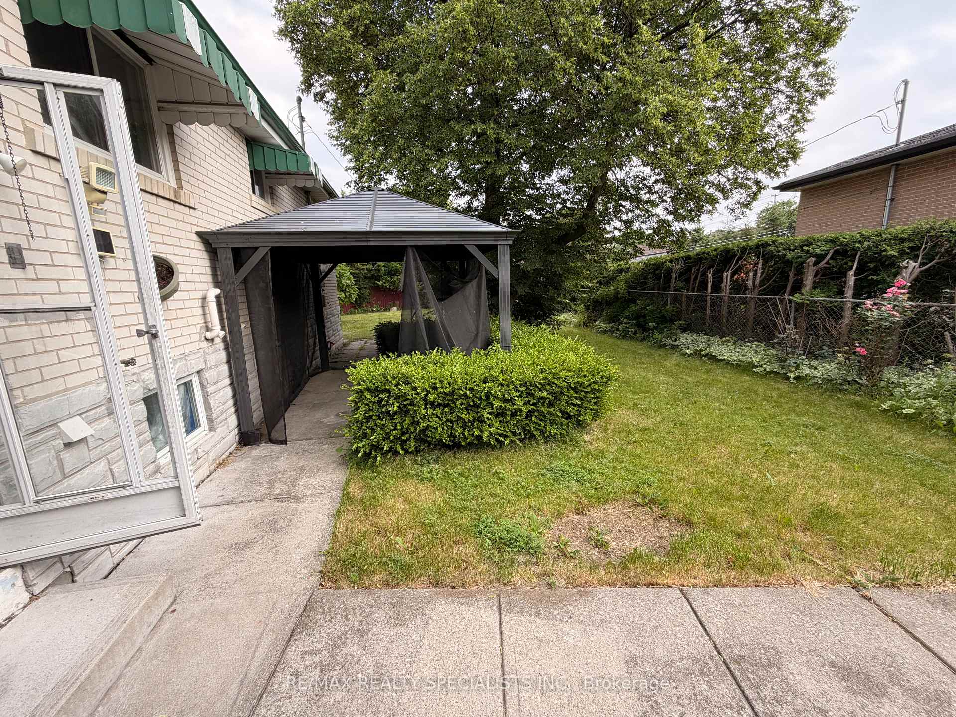 Photo 16 of 22 Beechwood Crescent, Brampton, Avondale — HOMEH