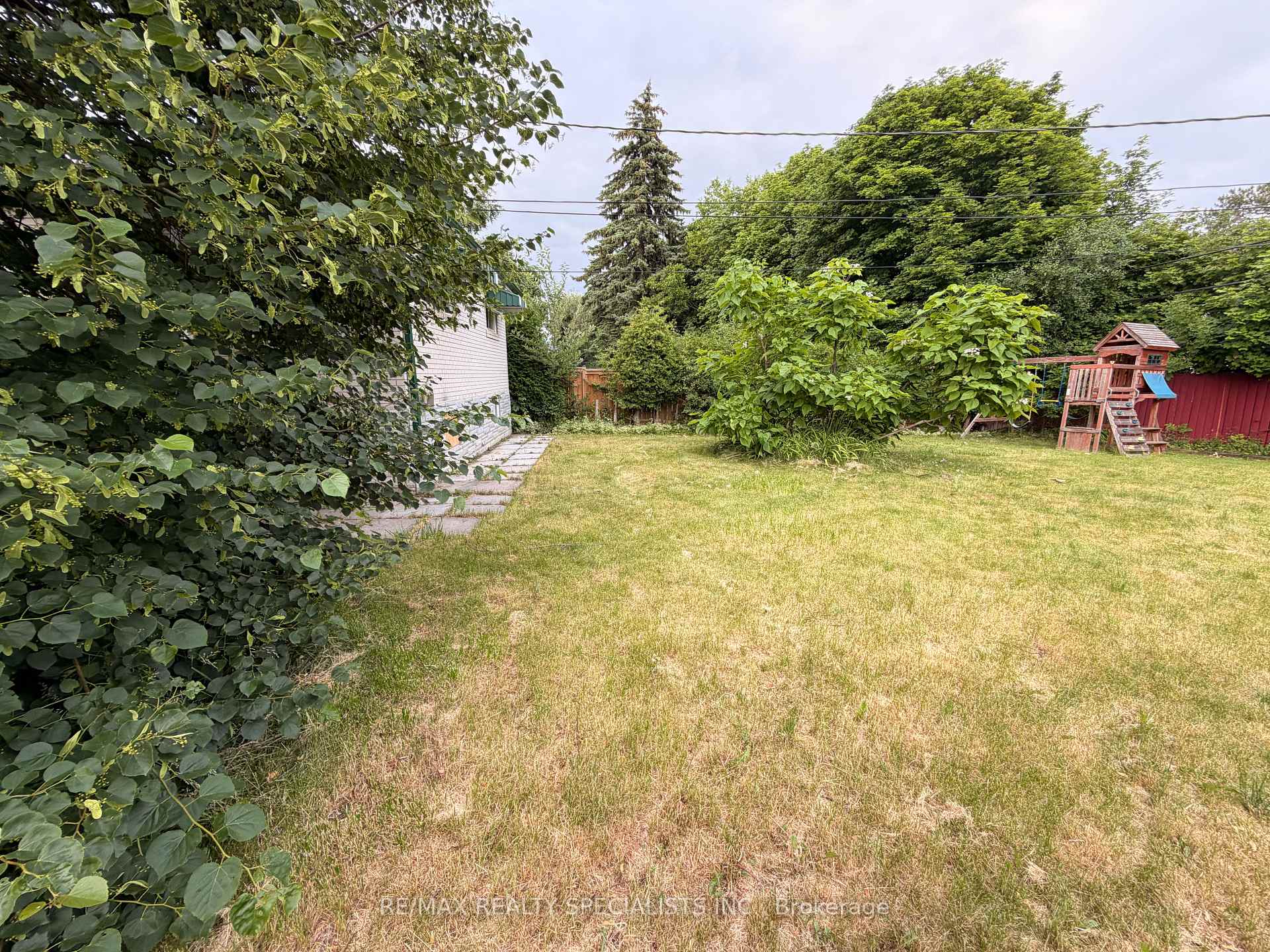 Photo 20 of 22 Beechwood Crescent, Brampton, Avondale — HOMEH
