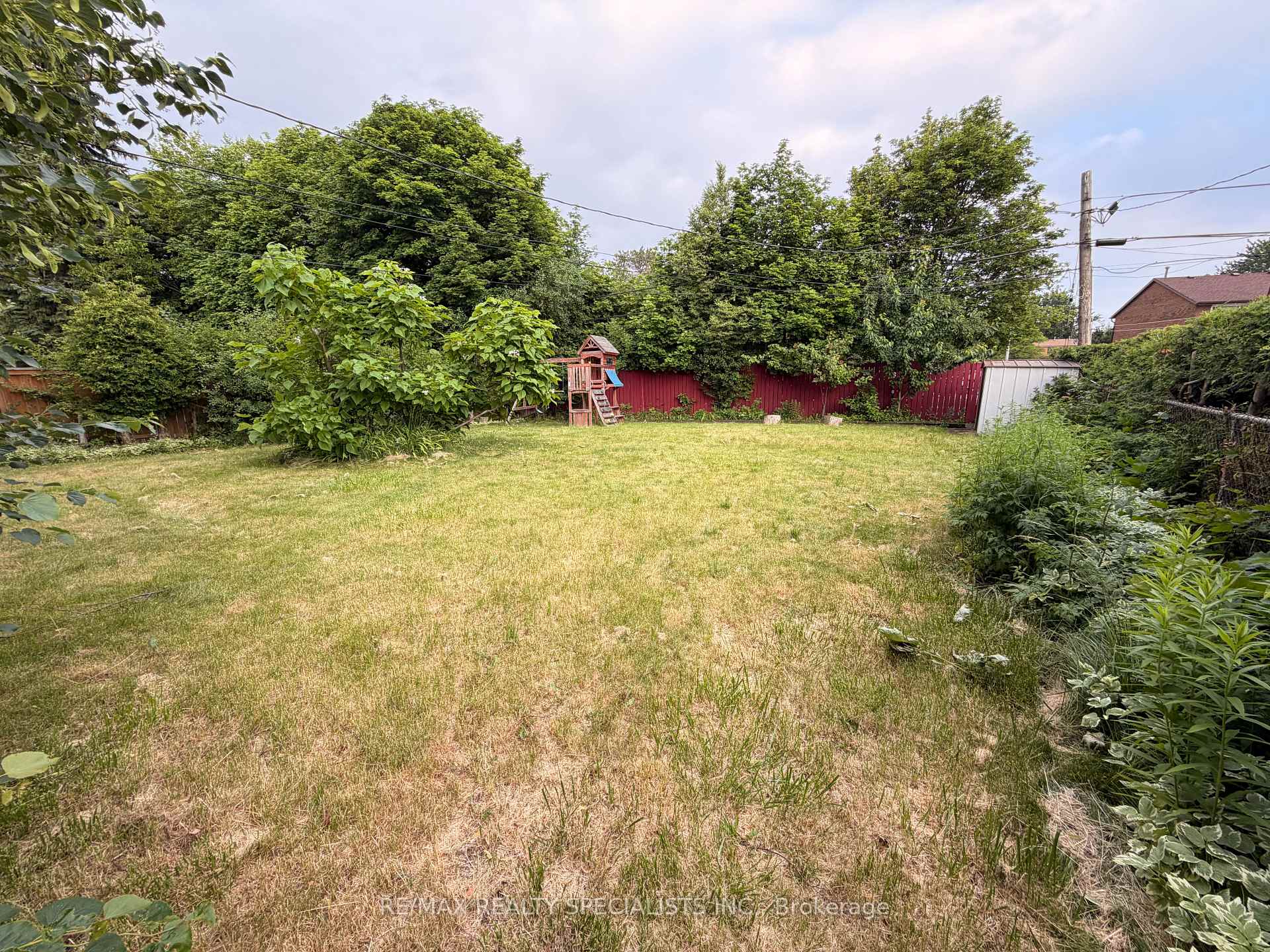 Photo 21 of 22 Beechwood Crescent, Brampton, Avondale — HOMEH