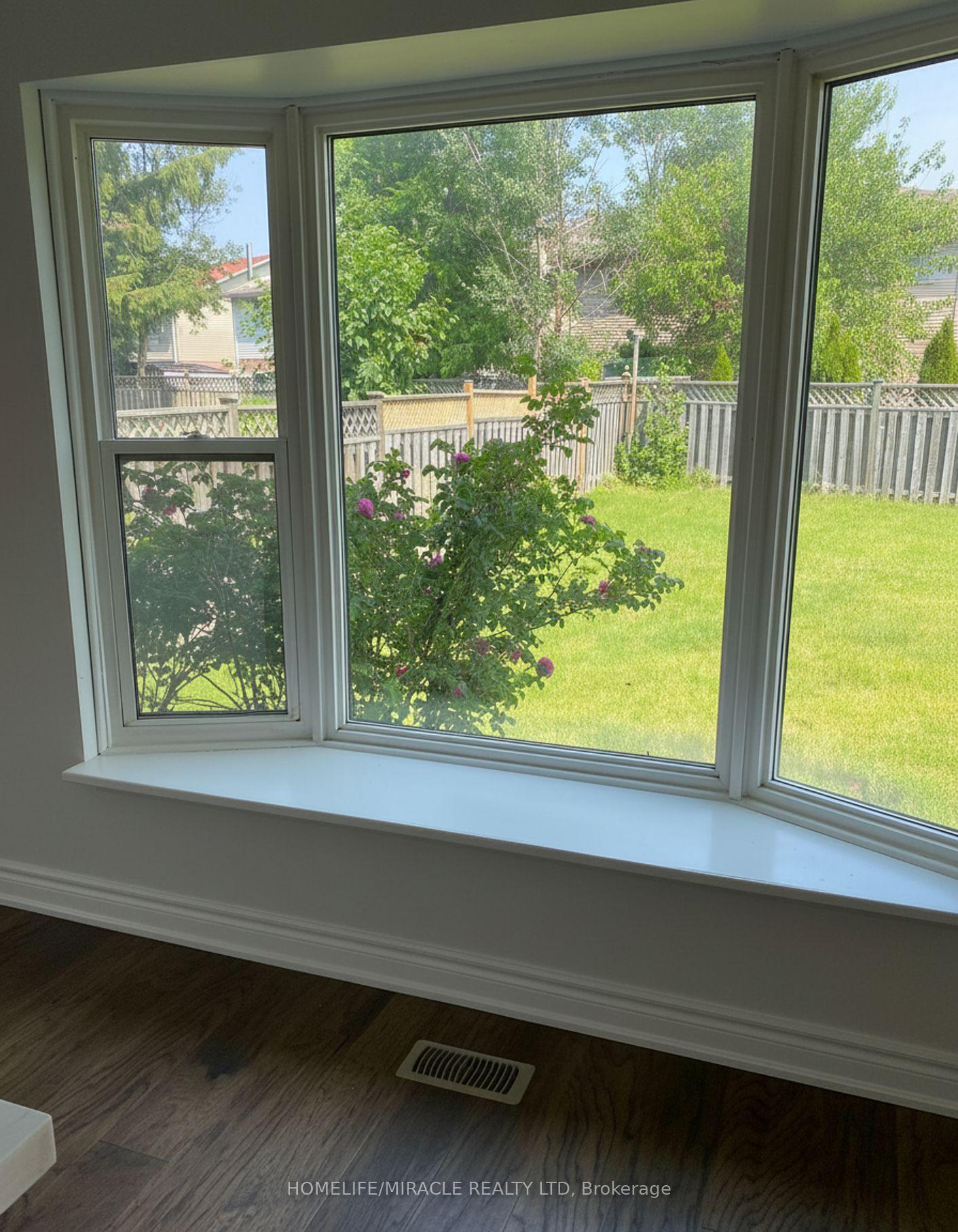 Photo 8 of 2 Edinborough Lane, Clarington, Courtice — HOMEH