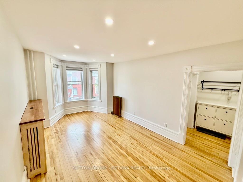 Photo 4 of Unit 2A, 149 St Andrew Street, Ottawa, Lower Town/Byward Market — HOMEH