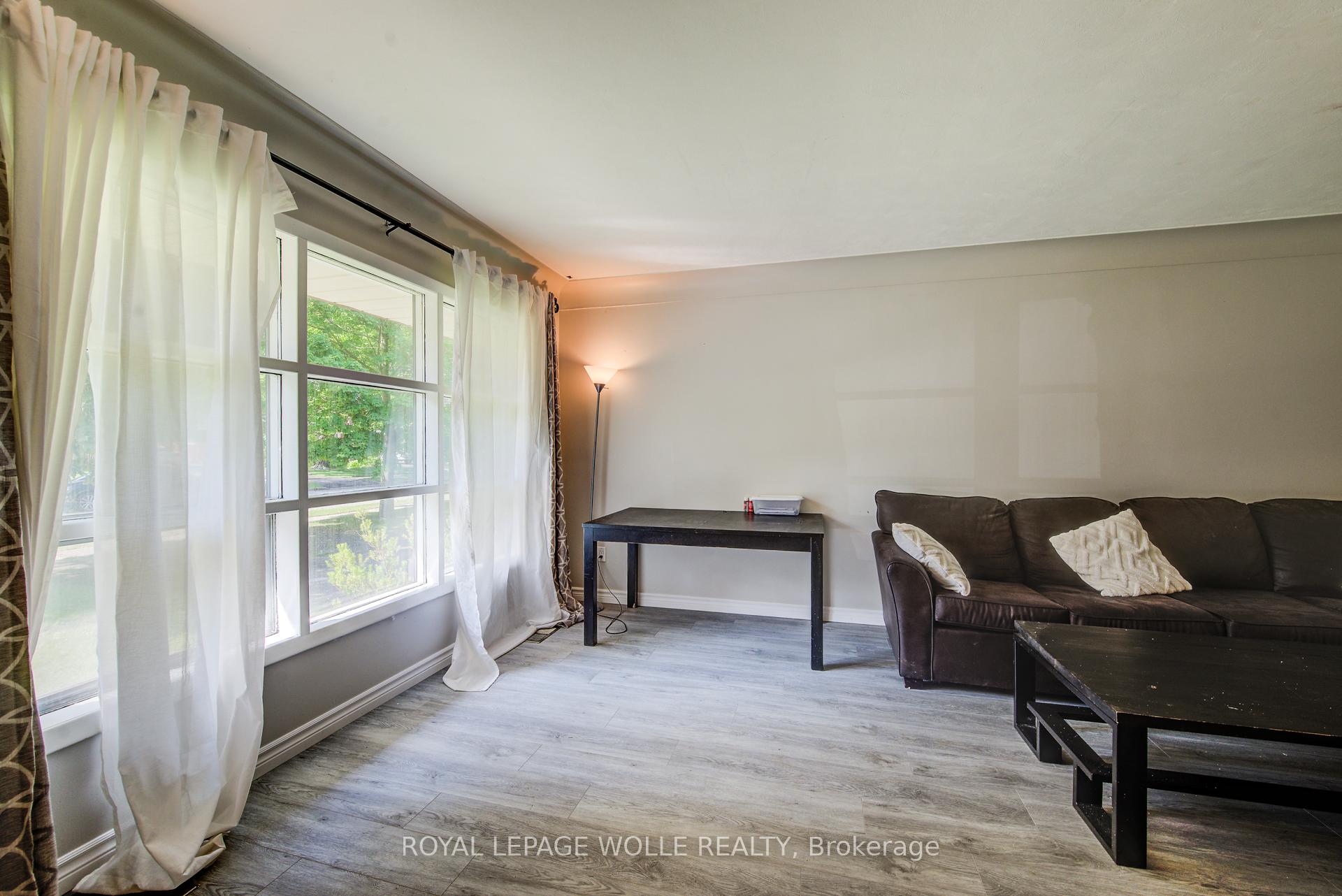 Photo 8 of 139 Elgin Crescent, Waterloo, Downtown Waterloo — HOMEH