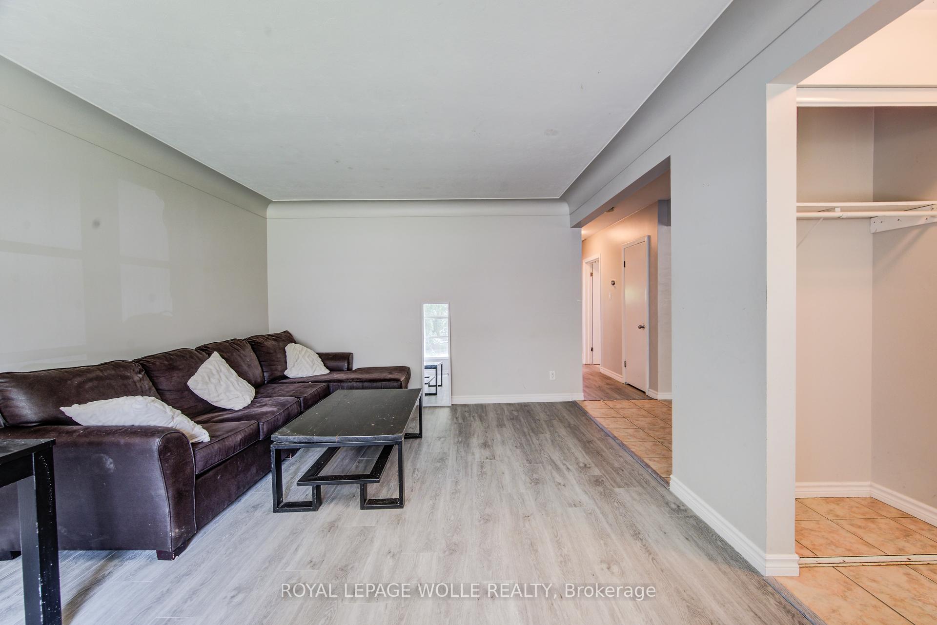 Photo 9 of 139 Elgin Crescent, Waterloo, Downtown Waterloo — HOMEH