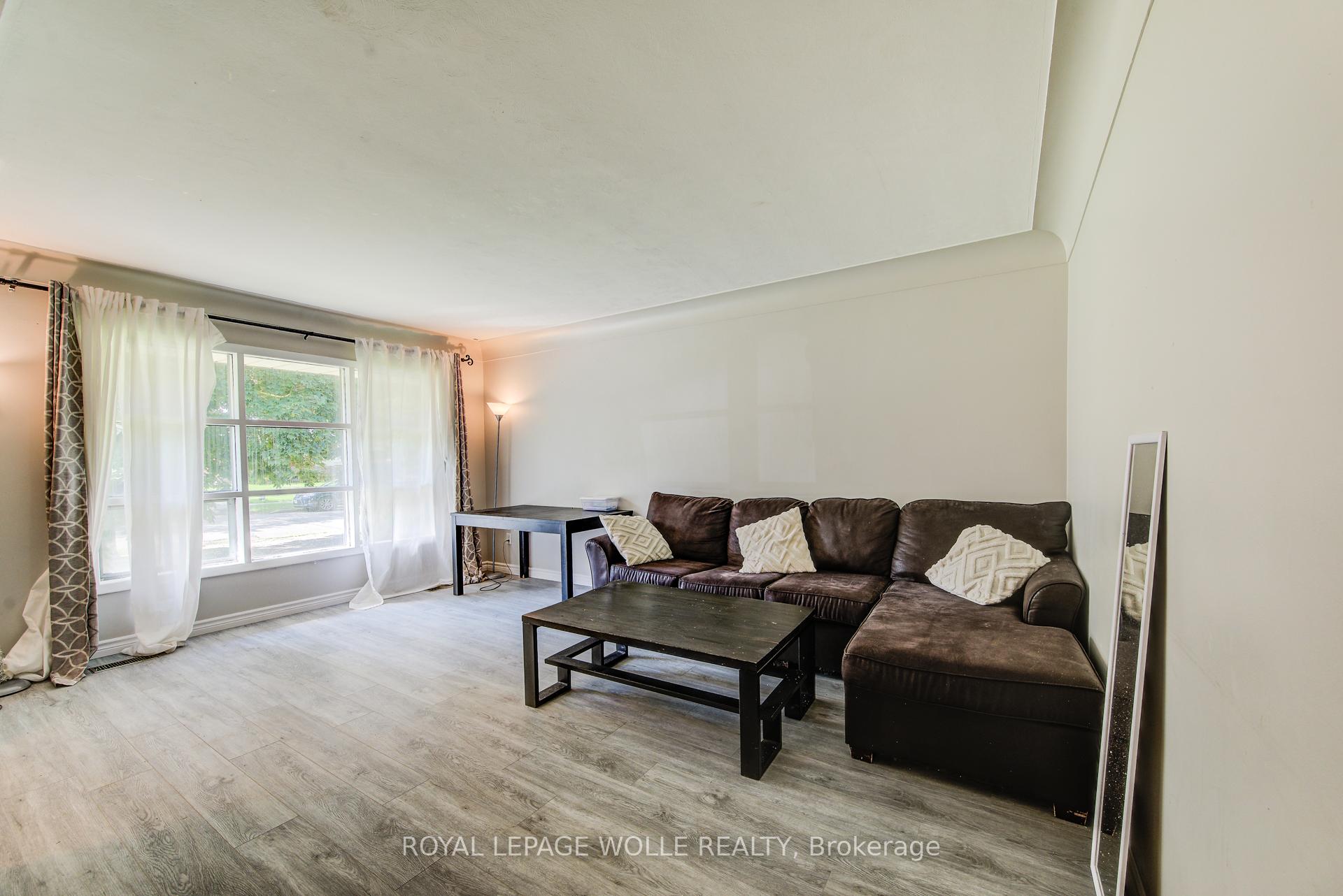 Photo 10 of 139 Elgin Crescent, Waterloo, Downtown Waterloo — HOMEH