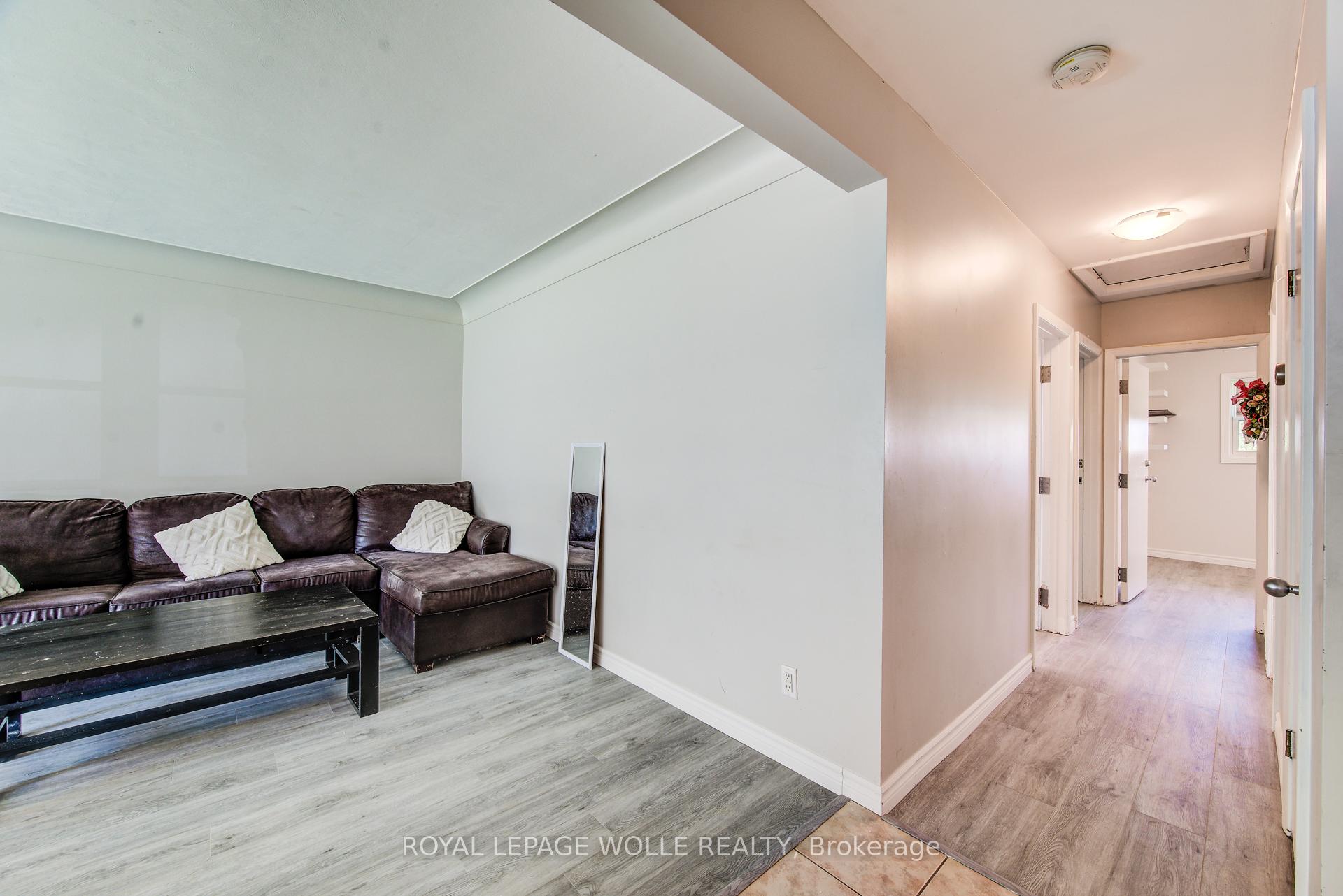 Photo 11 of 139 Elgin Crescent, Waterloo, Downtown Waterloo — HOMEH