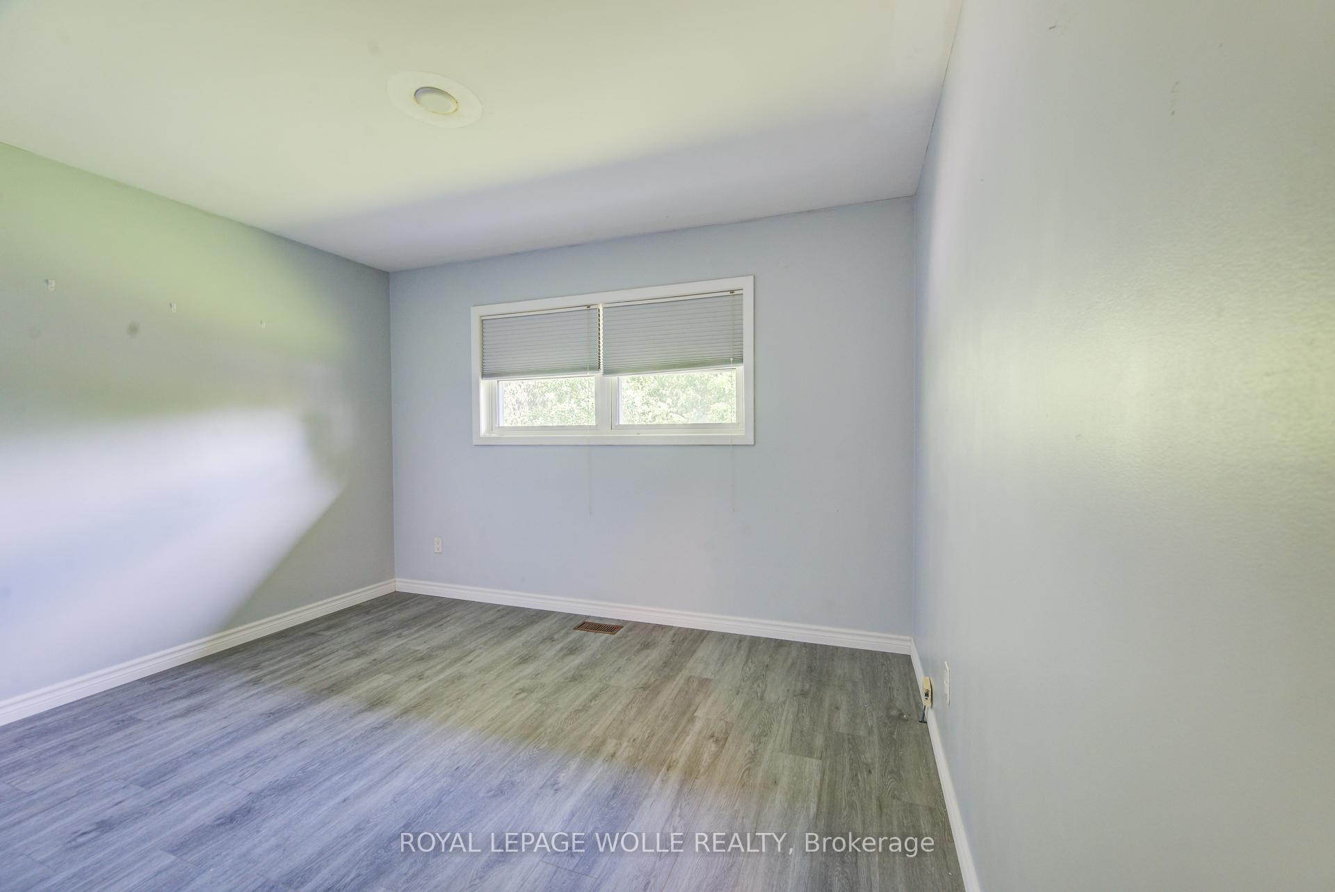 Photo 13 of 139 Elgin Crescent, Waterloo, Downtown Waterloo — HOMEH