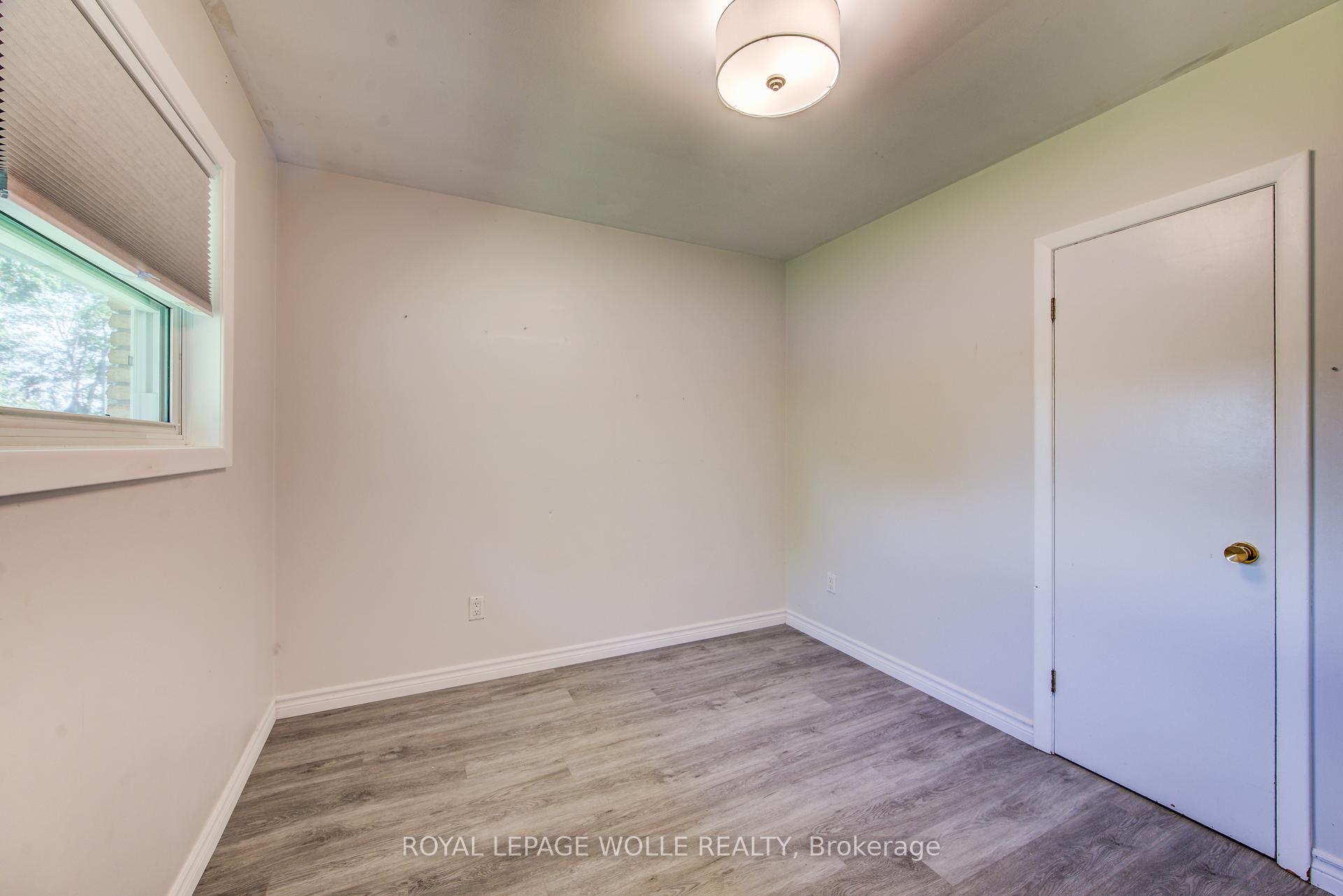 Photo 15 of 139 Elgin Crescent, Waterloo, Downtown Waterloo — HOMEH