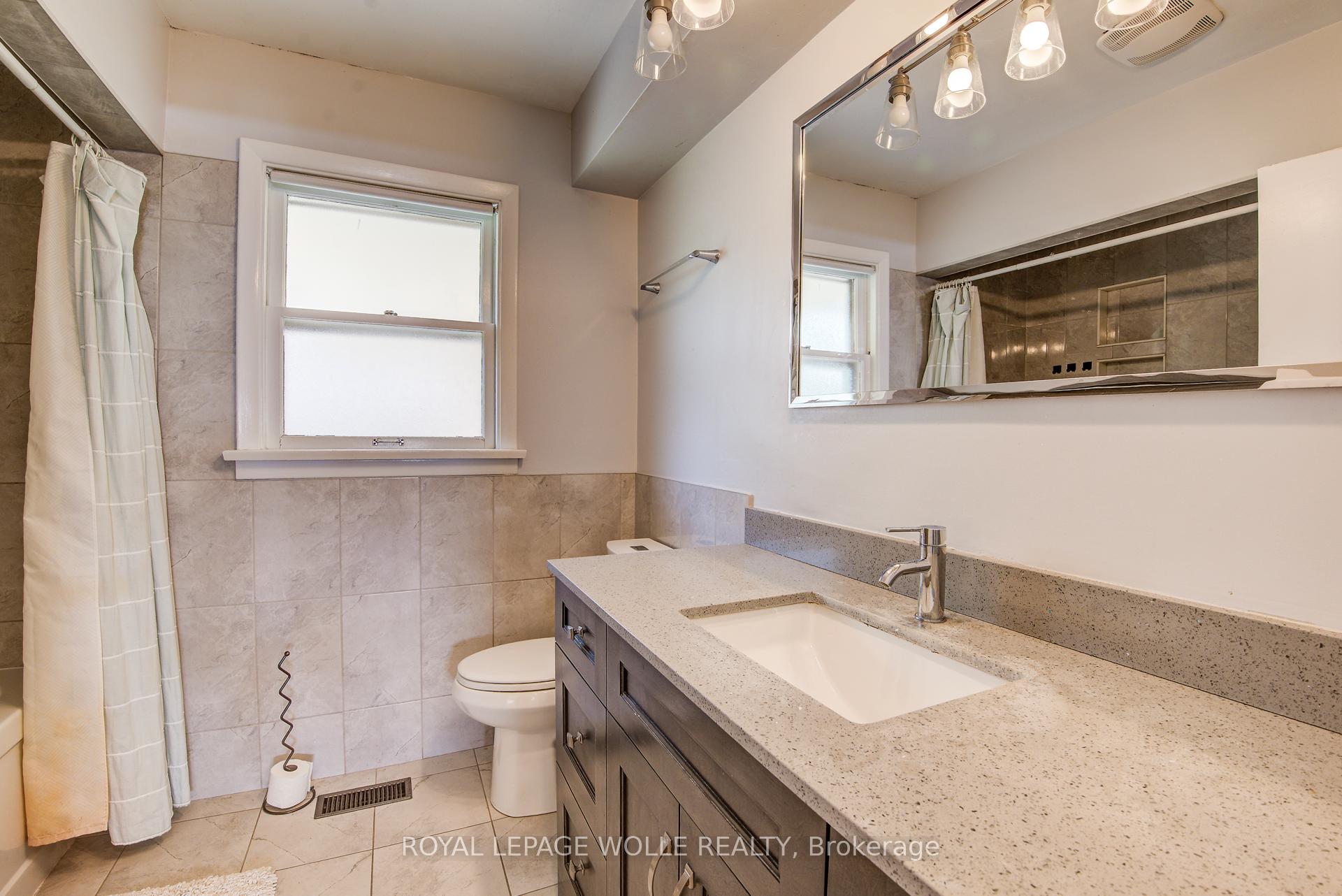 Photo 16 of 139 Elgin Crescent, Waterloo, Downtown Waterloo — HOMEH