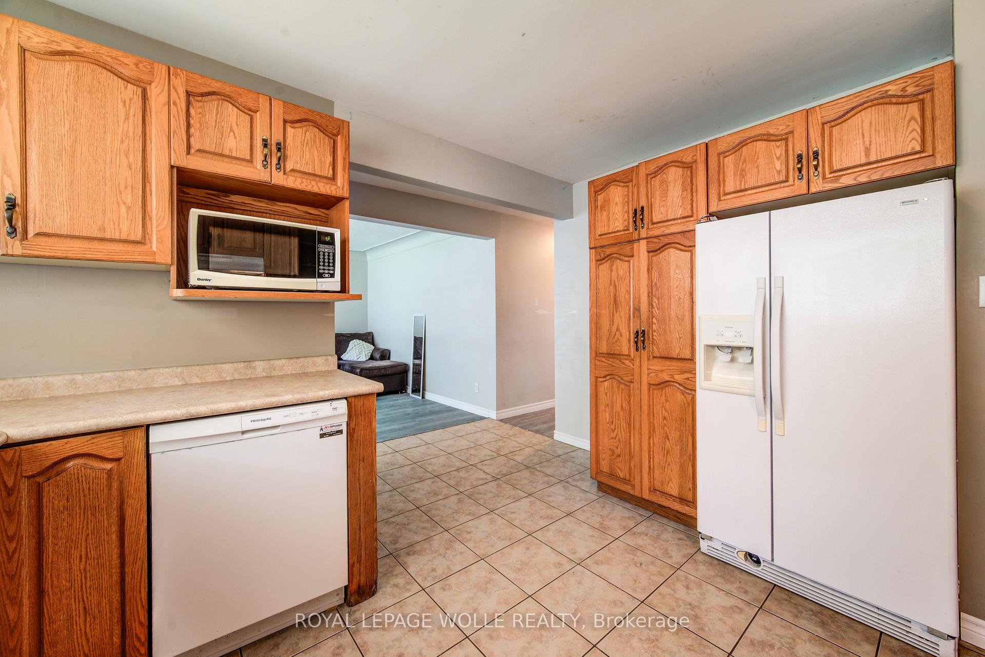 Photo 20 of 139 Elgin Crescent, Waterloo, Downtown Waterloo — HOMEH