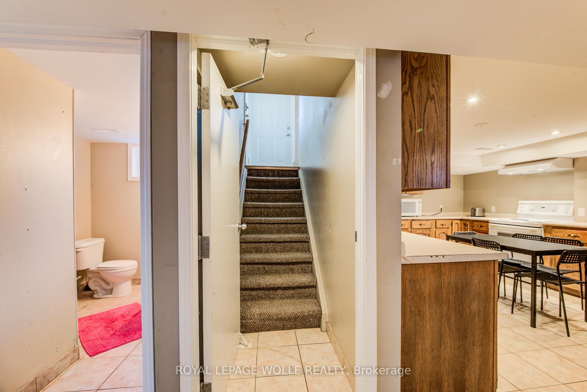Photo 23 of 139 Elgin Crescent, Waterloo, Downtown Waterloo — HOMEH