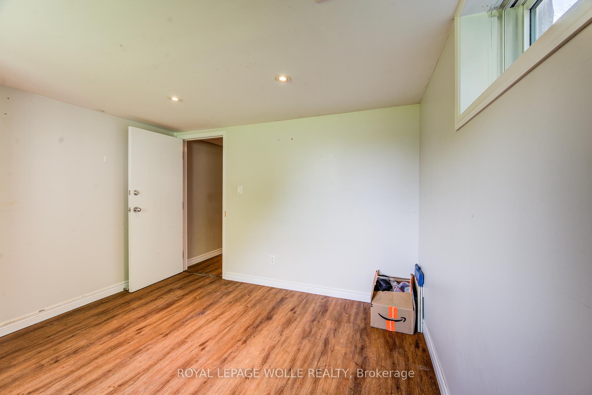 Photo 32 of 139 Elgin Crescent, Waterloo, Downtown Waterloo — HOMEH