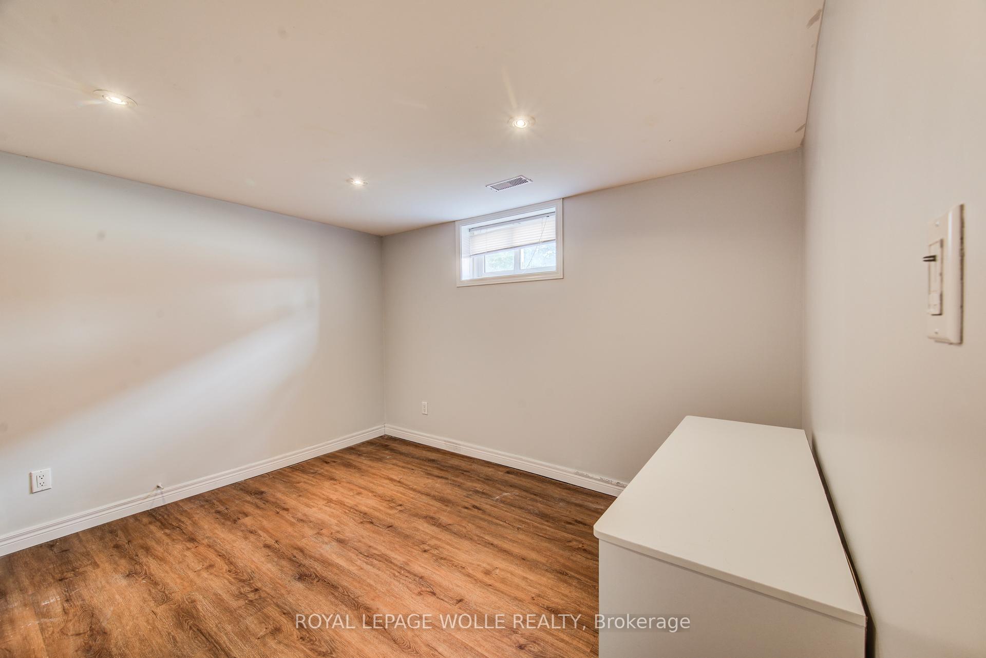 Photo 33 of 139 Elgin Crescent, Waterloo, Downtown Waterloo — HOMEH