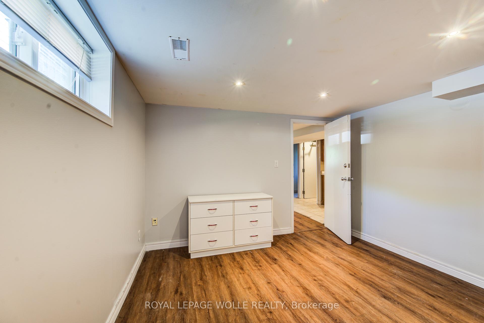 Photo 34 of 139 Elgin Crescent, Waterloo, Downtown Waterloo — HOMEH
