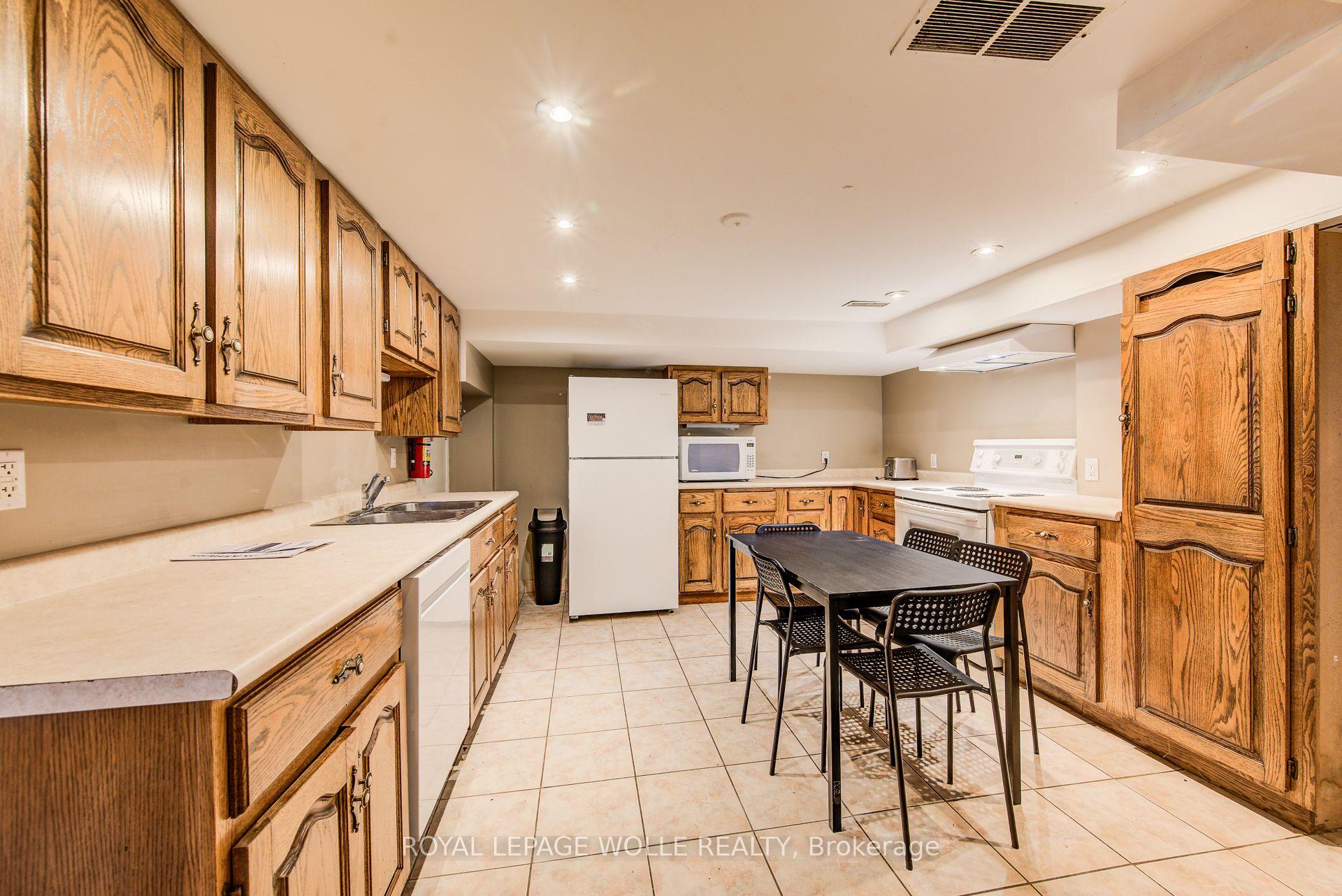 Photo 35 of 139 Elgin Crescent, Waterloo, Downtown Waterloo — HOMEH