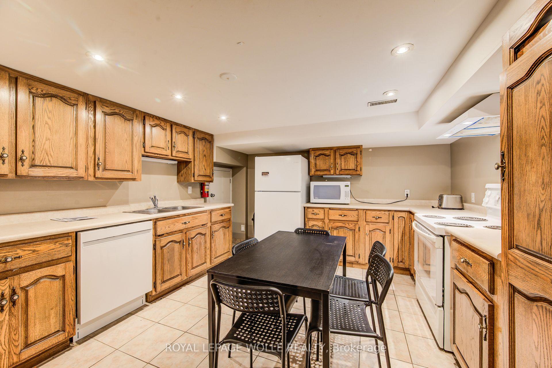 Photo 36 of 139 Elgin Crescent, Waterloo, Downtown Waterloo — HOMEH