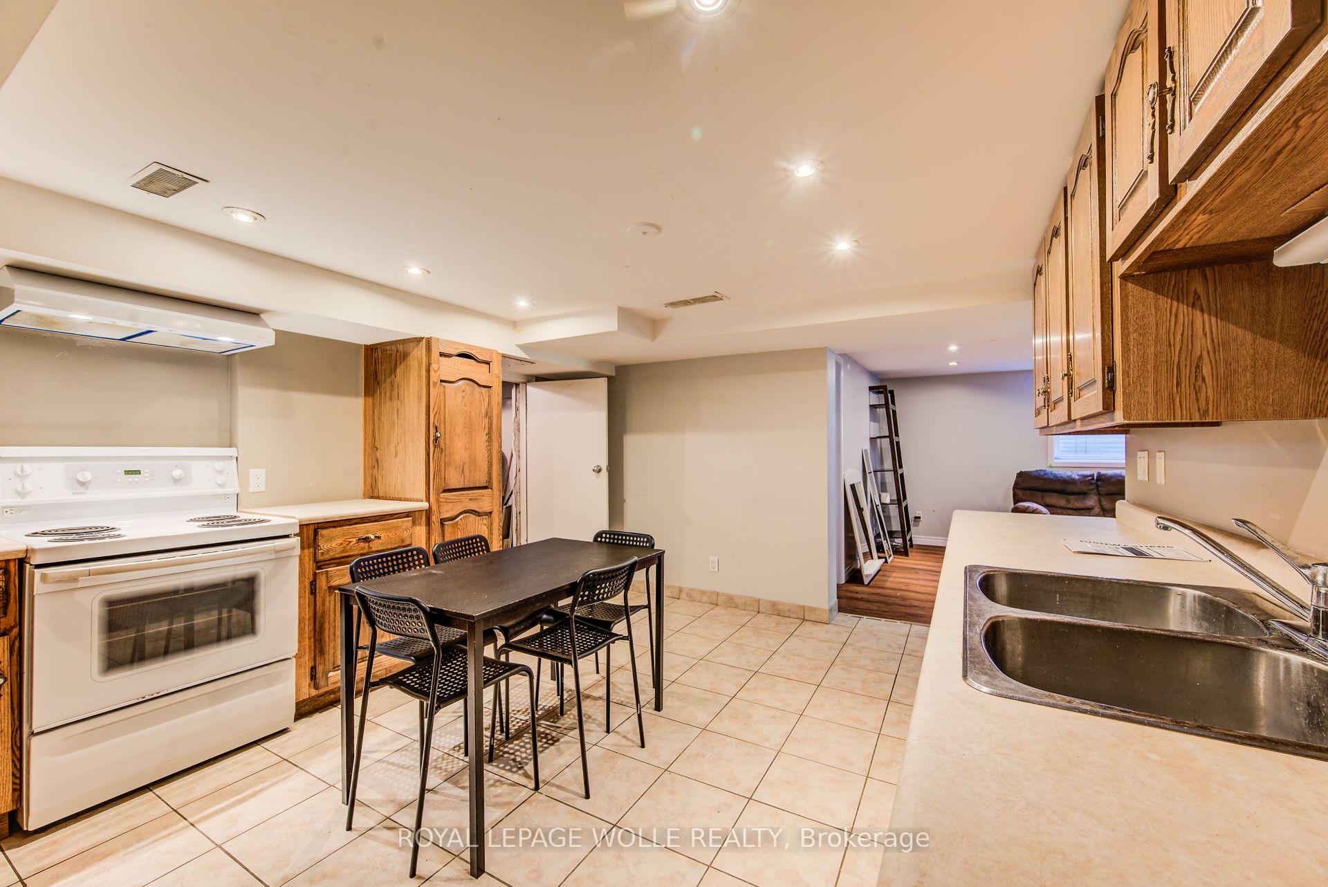Photo 37 of 139 Elgin Crescent, Waterloo, Downtown Waterloo — HOMEH