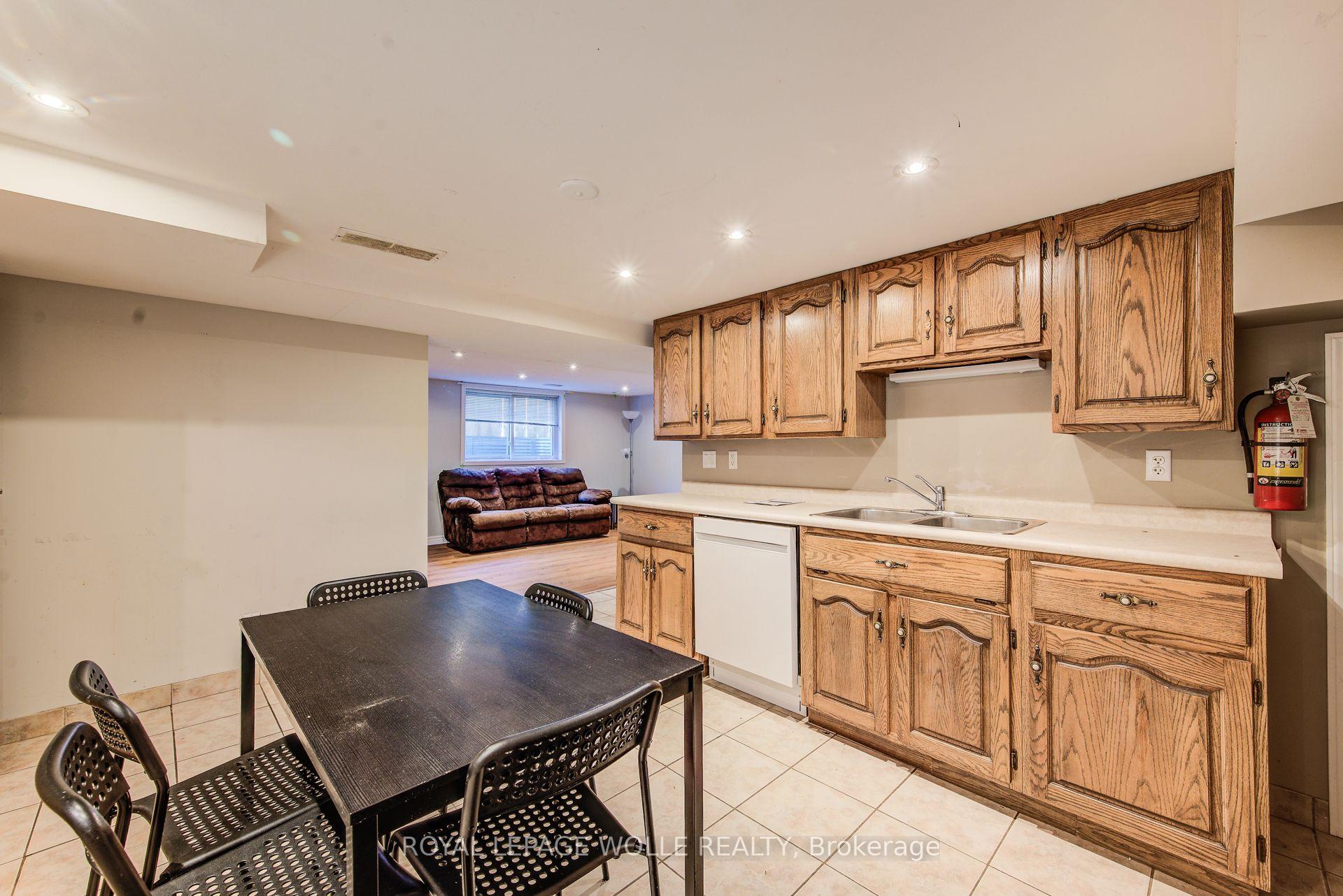 Photo 38 of 139 Elgin Crescent, Waterloo, Downtown Waterloo — HOMEH
