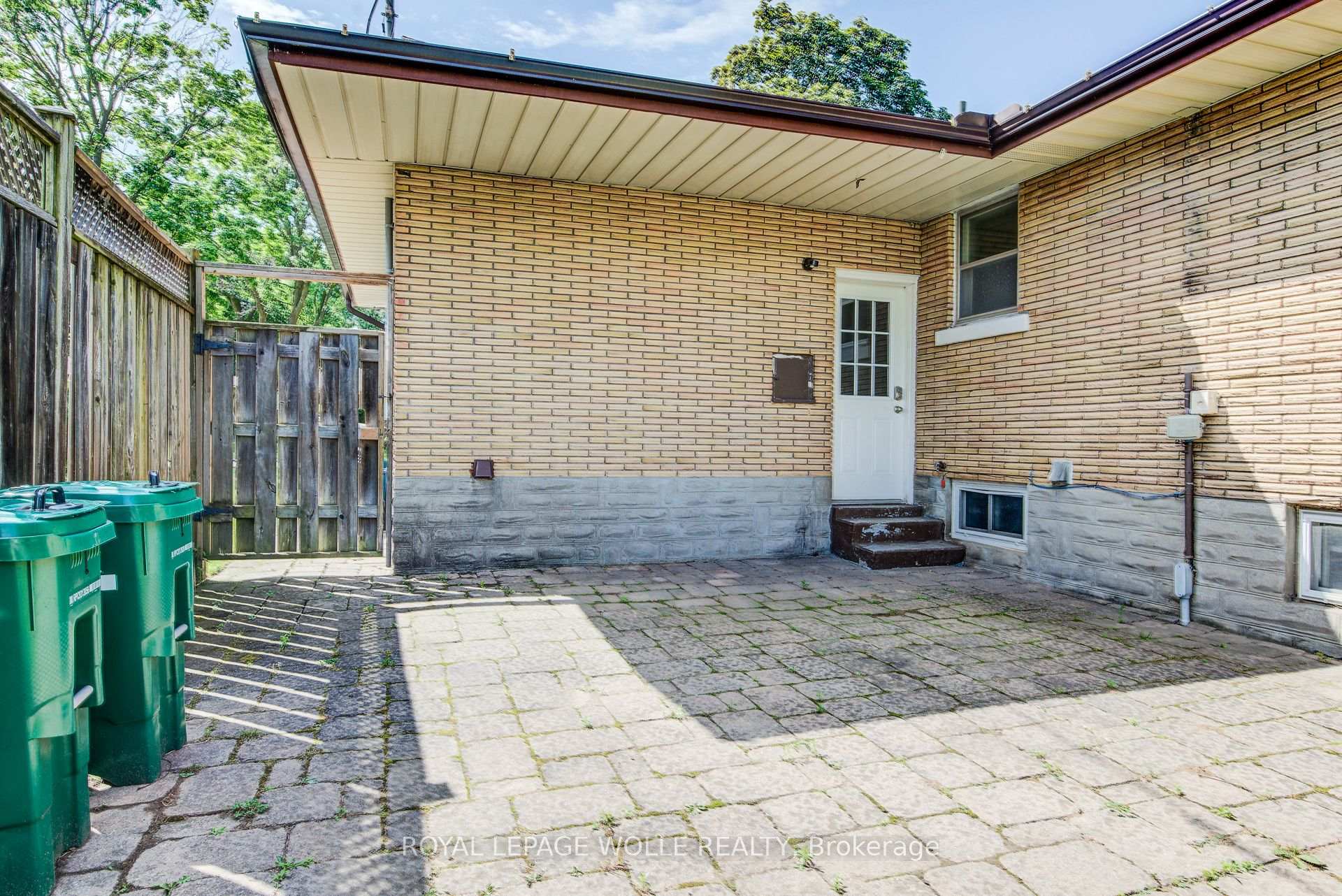 Photo 43 of 139 Elgin Crescent, Waterloo, Downtown Waterloo — HOMEH