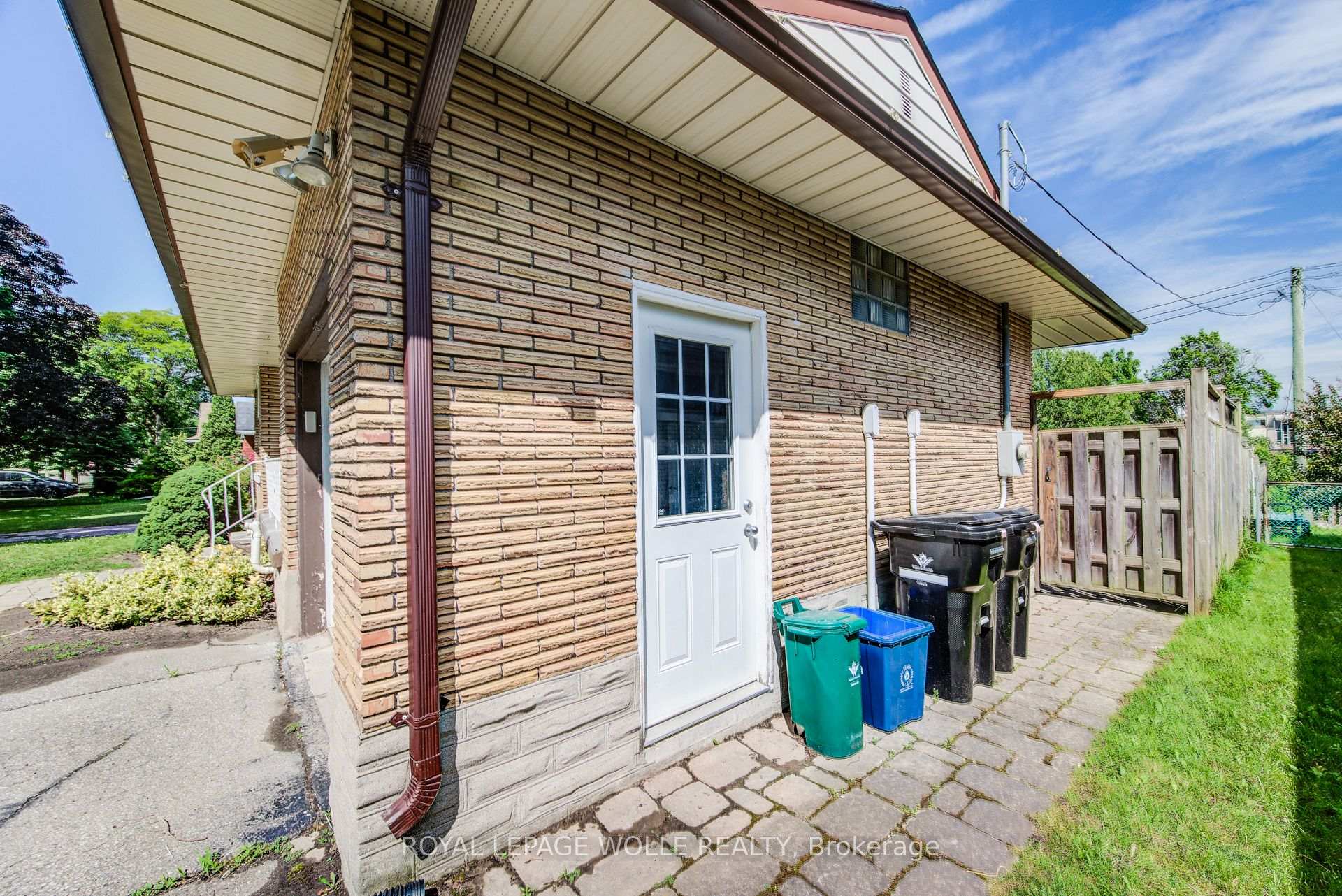 Photo 44 of 139 Elgin Crescent, Waterloo, Downtown Waterloo — HOMEH